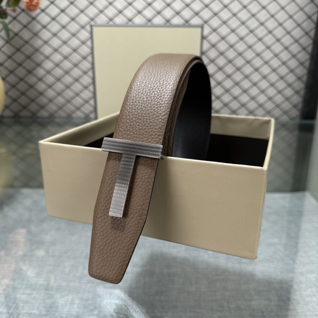 汤姆福特最新网红爆款双面头层牛皮专柜同步3.8宽新款上市了，原版牛皮，搭配铜扣，优雅，大方用的方便。谢谢