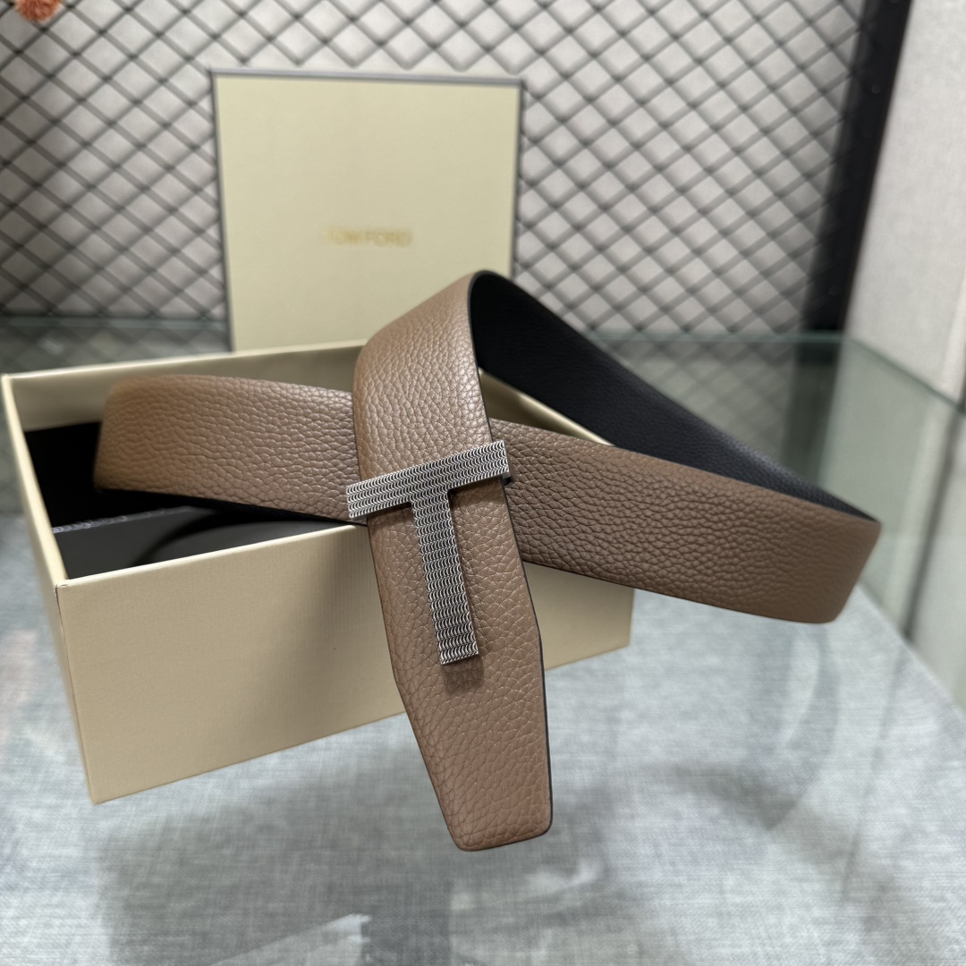 汤姆福特最新网红爆款双面头层牛皮专柜同步3.8宽新款上市了，原版牛皮，搭配铜扣，优雅，大方用的方便。谢谢