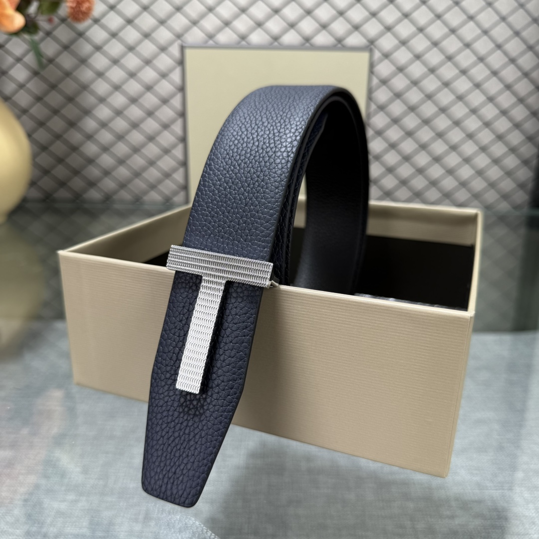 汤姆福特最新网红爆款双面头层牛皮专柜同步3.8宽新款上市了，原版牛皮，搭配铜扣，优雅，大方用的方便。谢谢