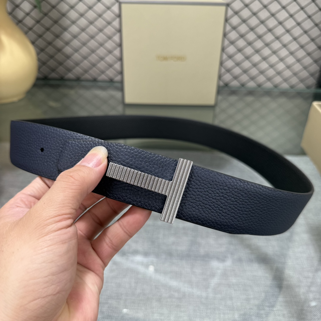 汤姆福特最新网红爆款双面头层牛皮专柜同步3.8宽新款上市了，原版牛皮，搭配铜扣，优雅，大方用的方便。谢谢