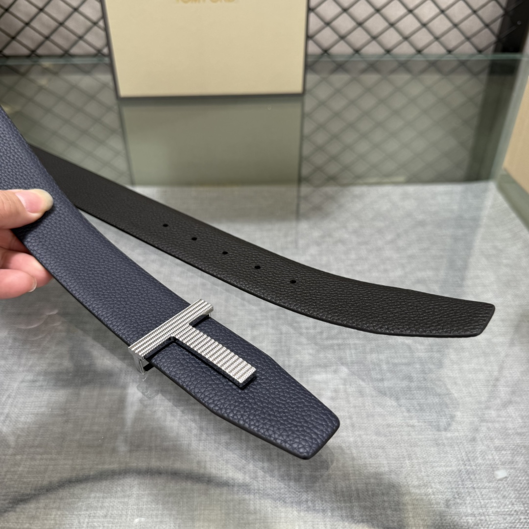 汤姆福特最新网红爆款双面头层牛皮专柜同步3.8宽新款上市了，原版牛皮，搭配铜扣，优雅，大方用的方便。谢谢