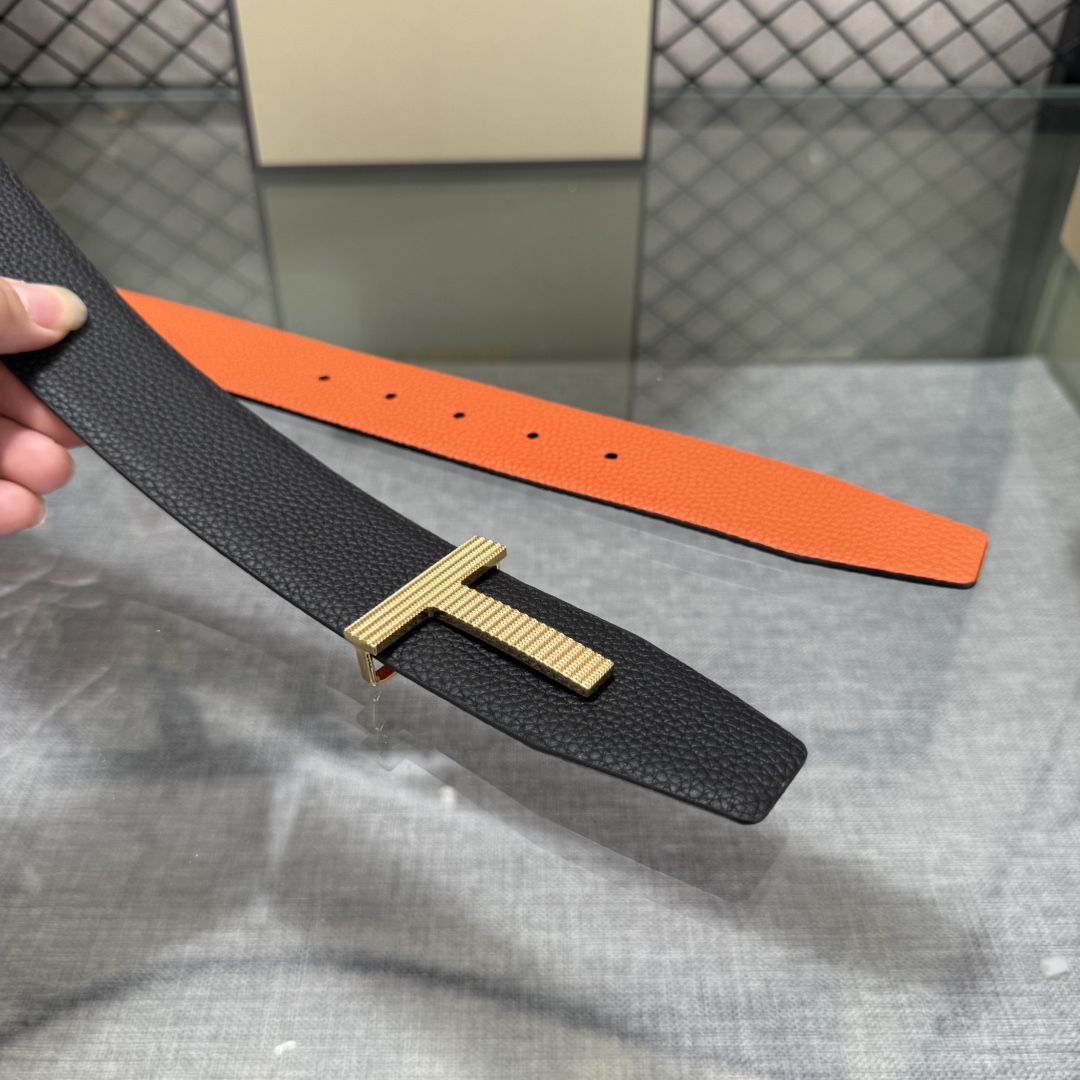 汤姆福特最新网红爆款双面头层牛皮专柜同步3.8宽新款上市了，原版牛皮，搭配铜扣，优雅，大方用的方便。谢谢