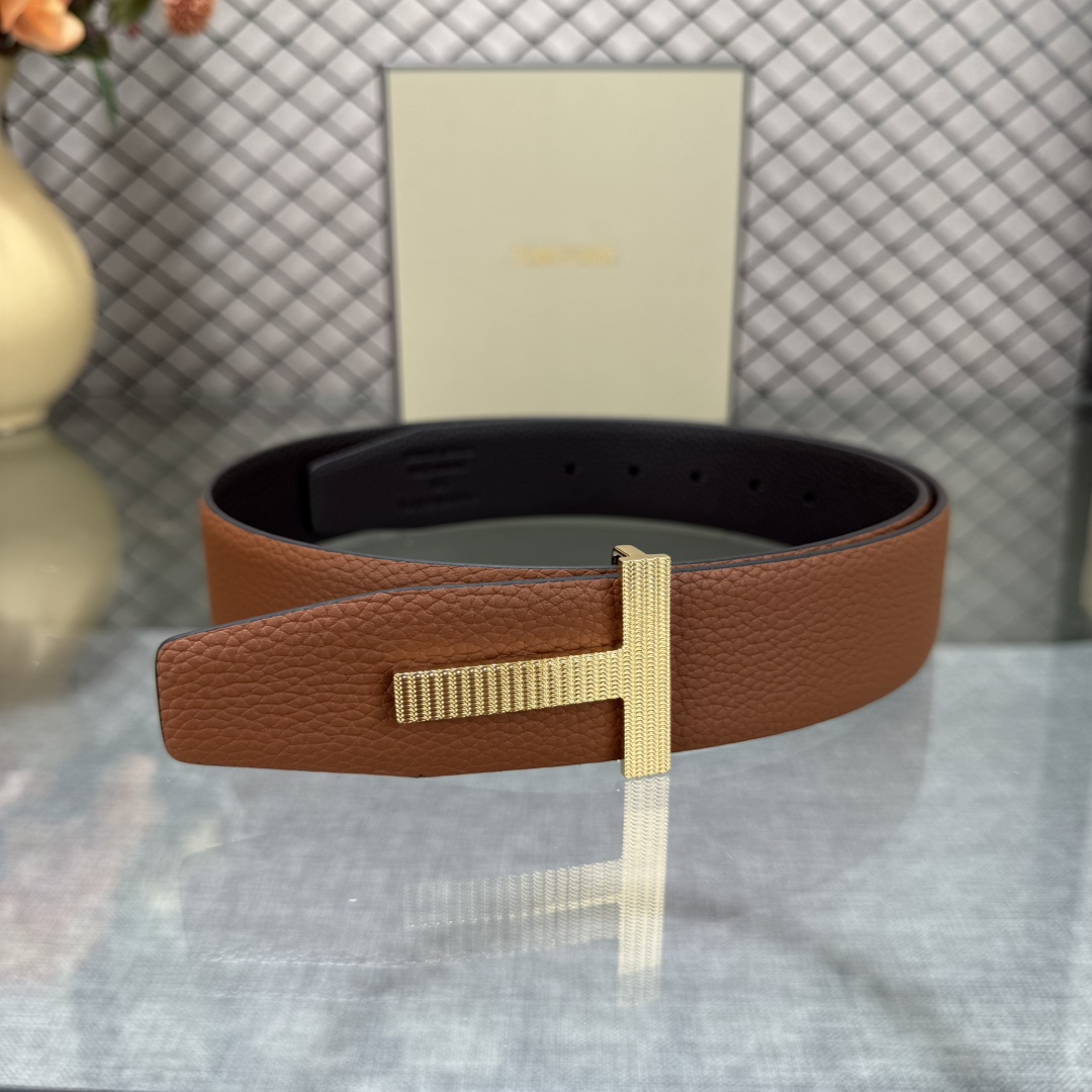 汤姆福特最新网红爆款双面头层牛皮专柜同步3.8宽新款上市了，原版牛皮，搭配铜扣，优雅，大方用的方便。谢谢