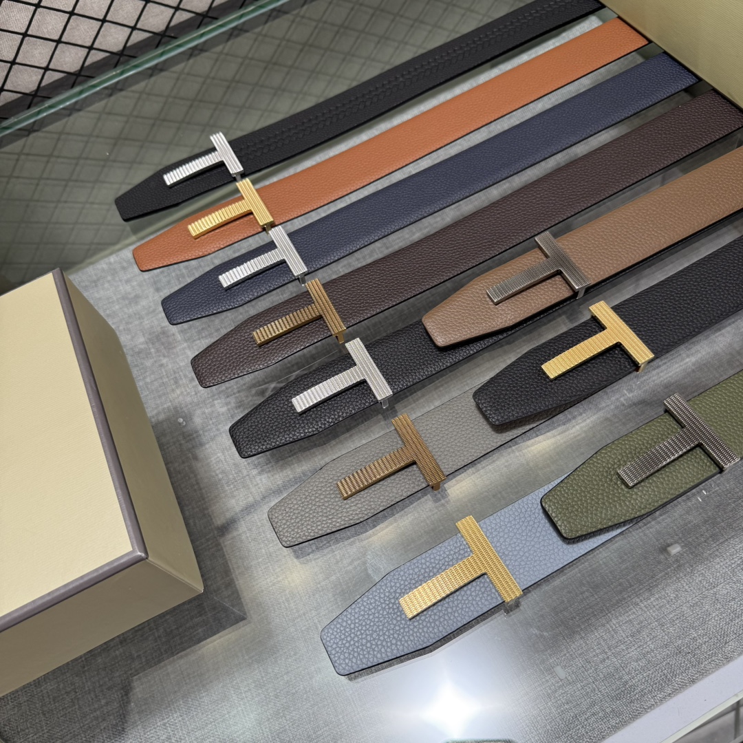 汤姆福特最新网红爆款双面头层牛皮专柜同步3.8宽新款上市了，原版牛皮，搭配铜扣，优雅，大方用的方便。谢谢