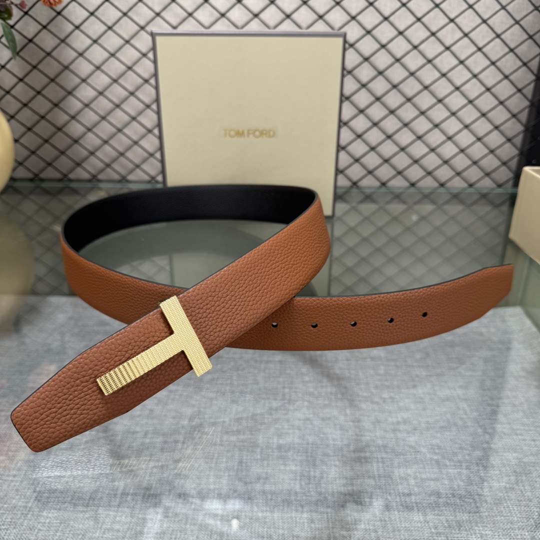 汤姆福特最新网红爆款双面头层牛皮专柜同步3.8宽新款上市了，原版牛皮，搭配铜扣，优雅，大方用的方便。谢谢