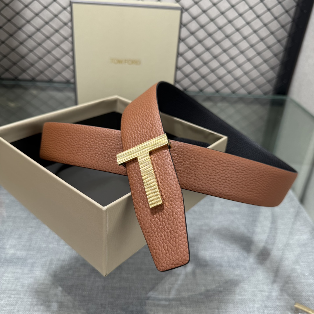 汤姆福特最新网红爆款双面头层牛皮专柜同步3.8宽新款上市了，原版牛皮，搭配铜扣，优雅，大方用的方便。谢谢