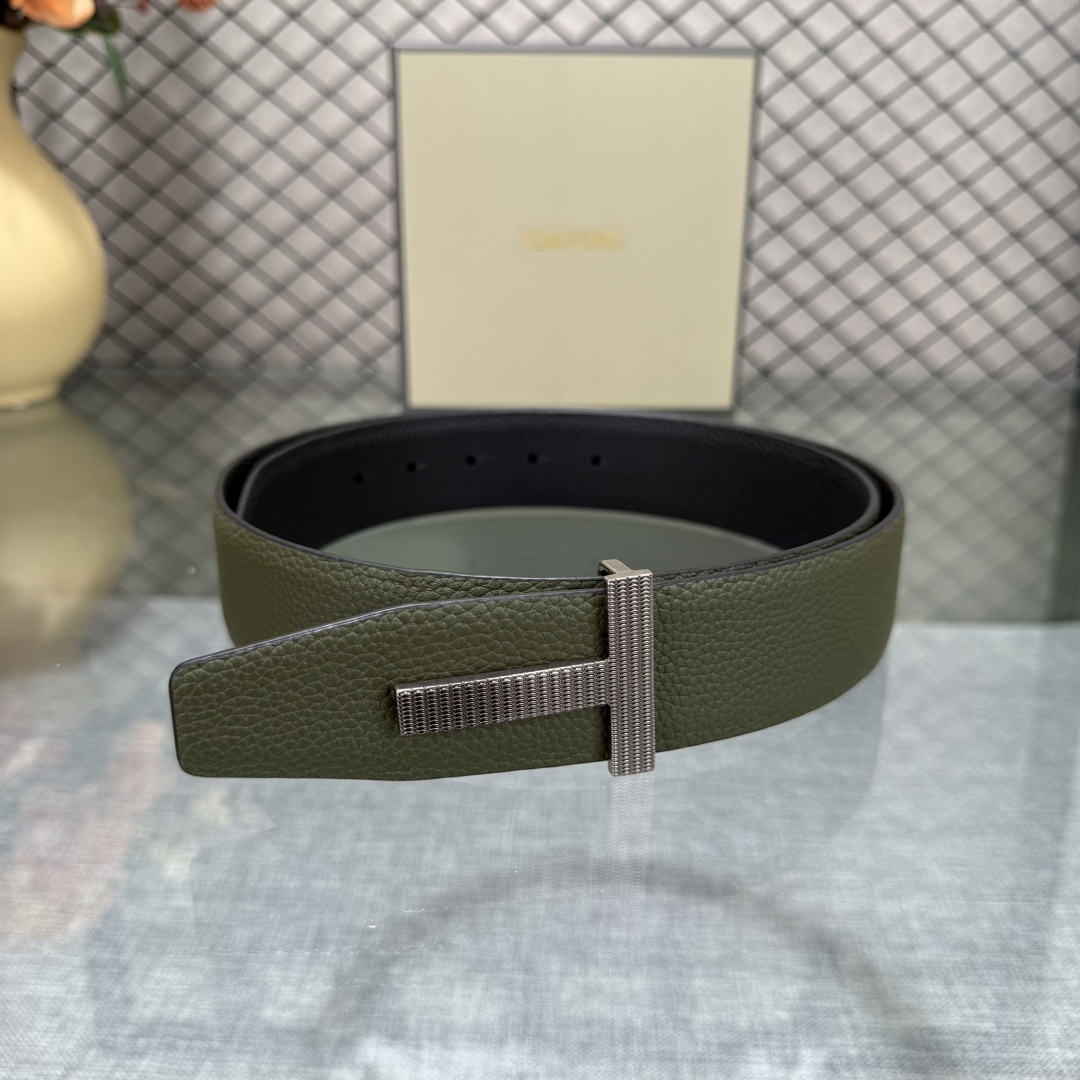 汤姆福特最新网红爆款双面头层牛皮专柜同步3.8宽新款上市了，原版牛皮，搭配铜扣，优雅，大方用的方便。谢谢