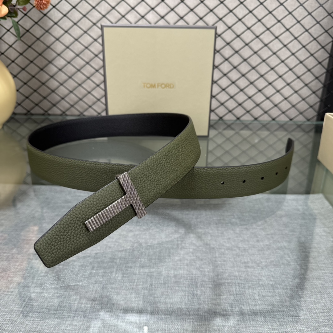 汤姆福特最新网红爆款双面头层牛皮专柜同步3.8宽新款上市了，原版牛皮，搭配铜扣，优雅，大方用的方便。谢谢