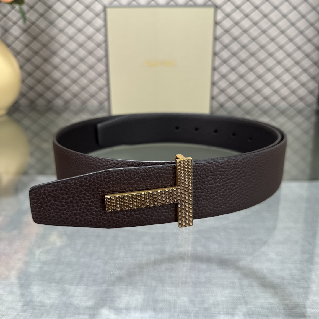 汤姆福特最新网红爆款双面头层牛皮专柜同步3.8宽新款上市了，原版牛皮，搭配铜扣，优雅，大方用的方便。谢谢