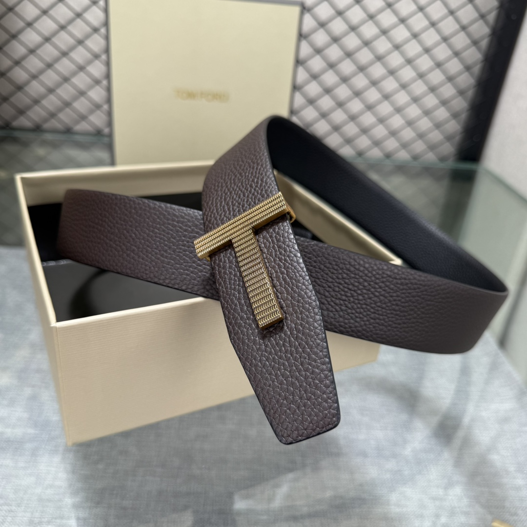 汤姆福特最新网红爆款双面头层牛皮专柜同步3.8宽新款上市了，原版牛皮，搭配铜扣，优雅，大方用的方便。谢谢