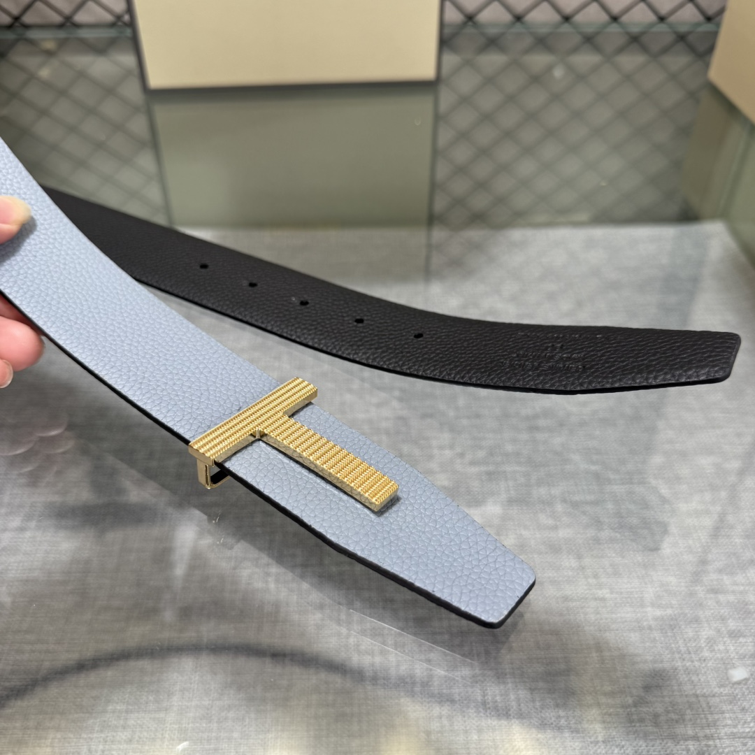 汤姆福特最新网红爆款双面头层牛皮专柜同步3.8宽新款上市了，原版牛皮，搭配铜扣，优雅，大方用的方便。谢谢