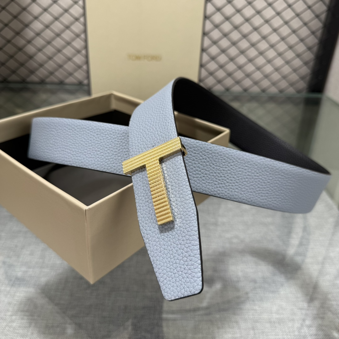 汤姆福特最新网红爆款双面头层牛皮专柜同步3.8宽新款上市了，原版牛皮，搭配铜扣，优雅，大方用的方便。谢谢