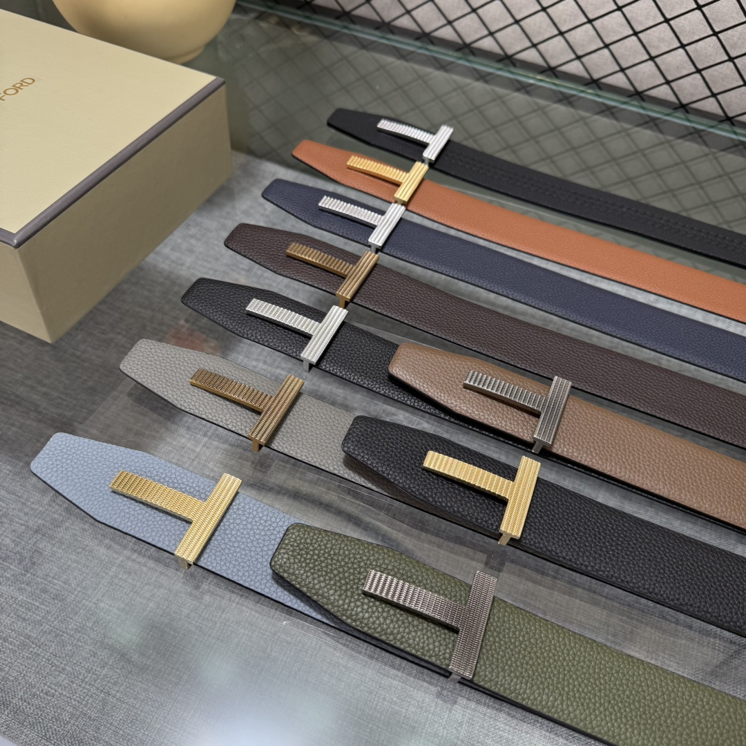 汤姆福特最新网红爆款双面头层牛皮专柜同步3.8宽新款上市了，原版牛皮，搭配铜扣，优雅，大方用的方便。谢谢