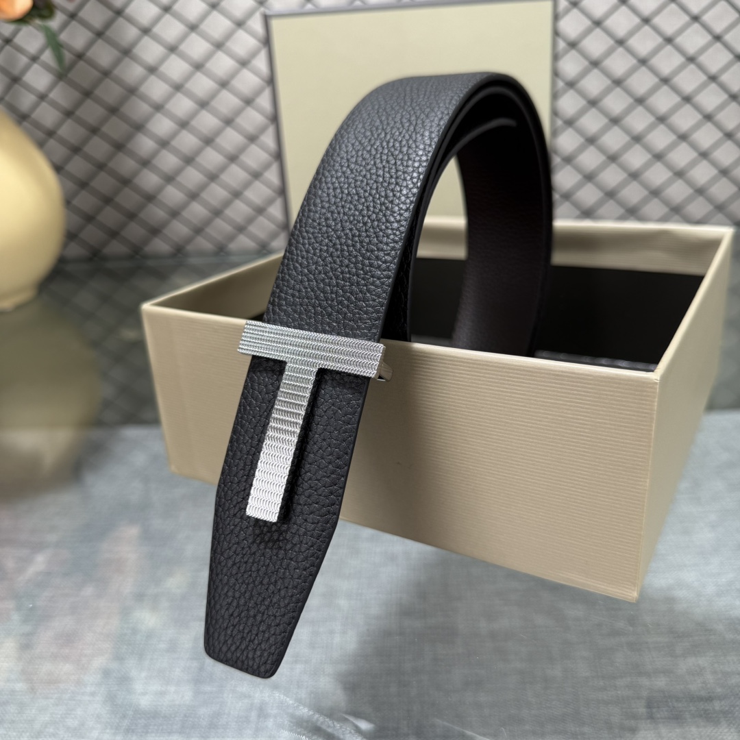 汤姆福特最新网红爆款双面头层牛皮专柜同步3.8宽新款上市了，原版牛皮，搭配铜扣，优雅，大方用的方便。谢谢