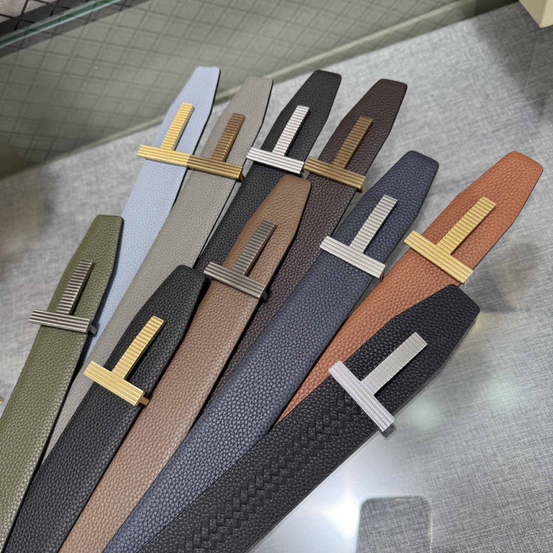 汤姆福特最新网红爆款双面头层牛皮专柜同步3.8宽新款上市了，原版牛皮，搭配铜扣，优雅，大方用的方便。谢谢