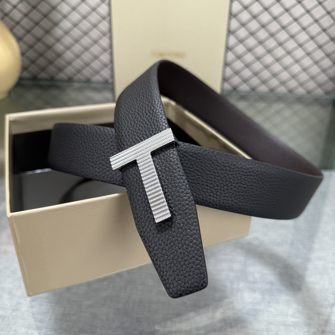 汤姆福特最新网红爆款双面头层牛皮专柜同步3.8宽新款上市了，原版牛皮，搭配铜扣，优雅，大方用的方便。谢谢