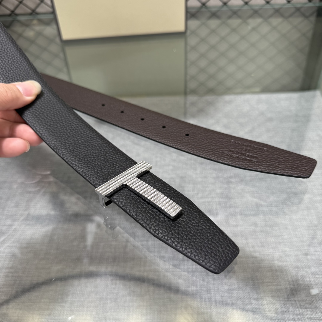 汤姆福特最新网红爆款双面头层牛皮专柜同步3.8宽新款上市了，原版牛皮，搭配铜扣，优雅，大方用的方便。谢谢