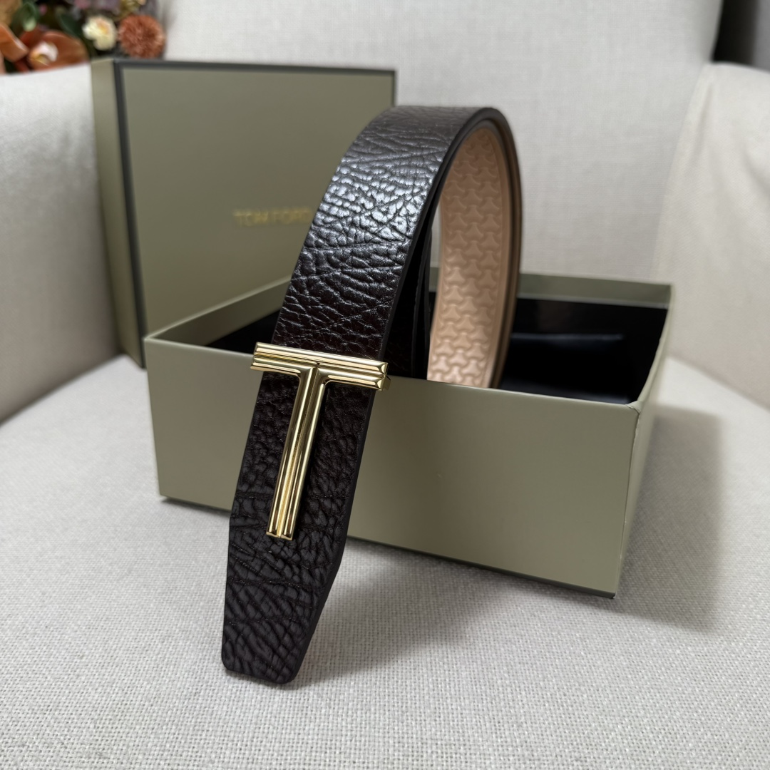 汤姆福特最新网红爆款双面头层牛皮专柜同步3.8宽新款上市了，原版牛皮，搭配铜扣，优雅，大方用的方便。谢谢