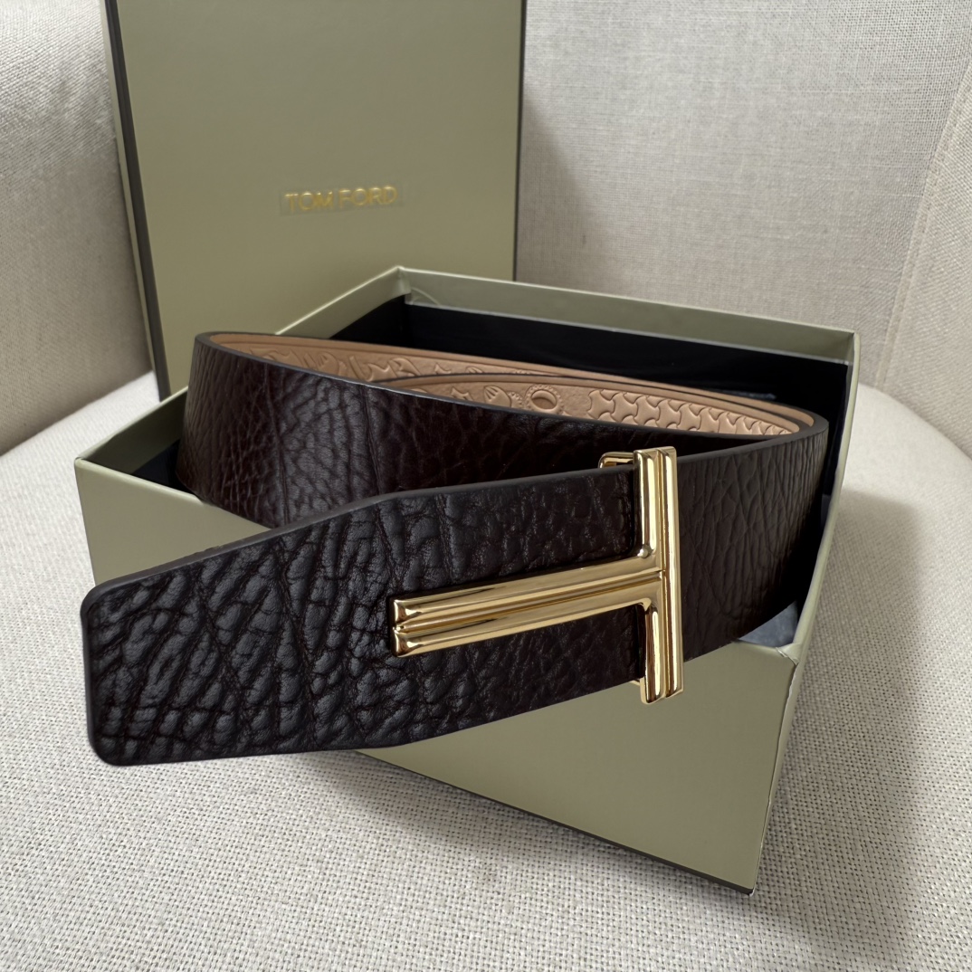 汤姆福特最新网红爆款双面头层牛皮专柜同步3.8宽新款上市了，原版牛皮，搭配铜扣，优雅，大方用的方便。谢谢