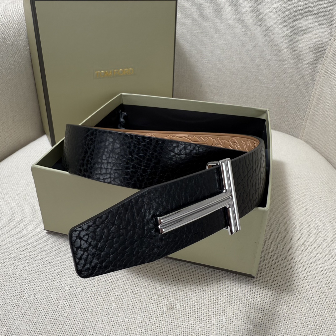 汤姆福特最新网红爆款双面头层牛皮专柜同步3.8宽新款上市了，原版牛皮，搭配铜扣，优雅，大方用的方便。谢谢