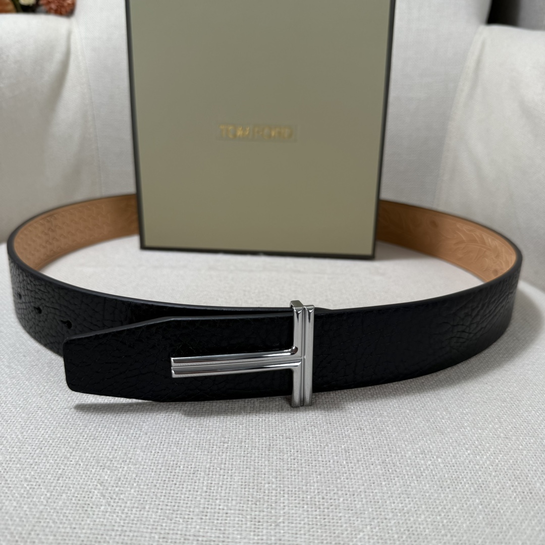 汤姆福特最新网红爆款双面头层牛皮专柜同步3.8宽新款上市了，原版牛皮，搭配铜扣，优雅，大方用的方便。谢谢