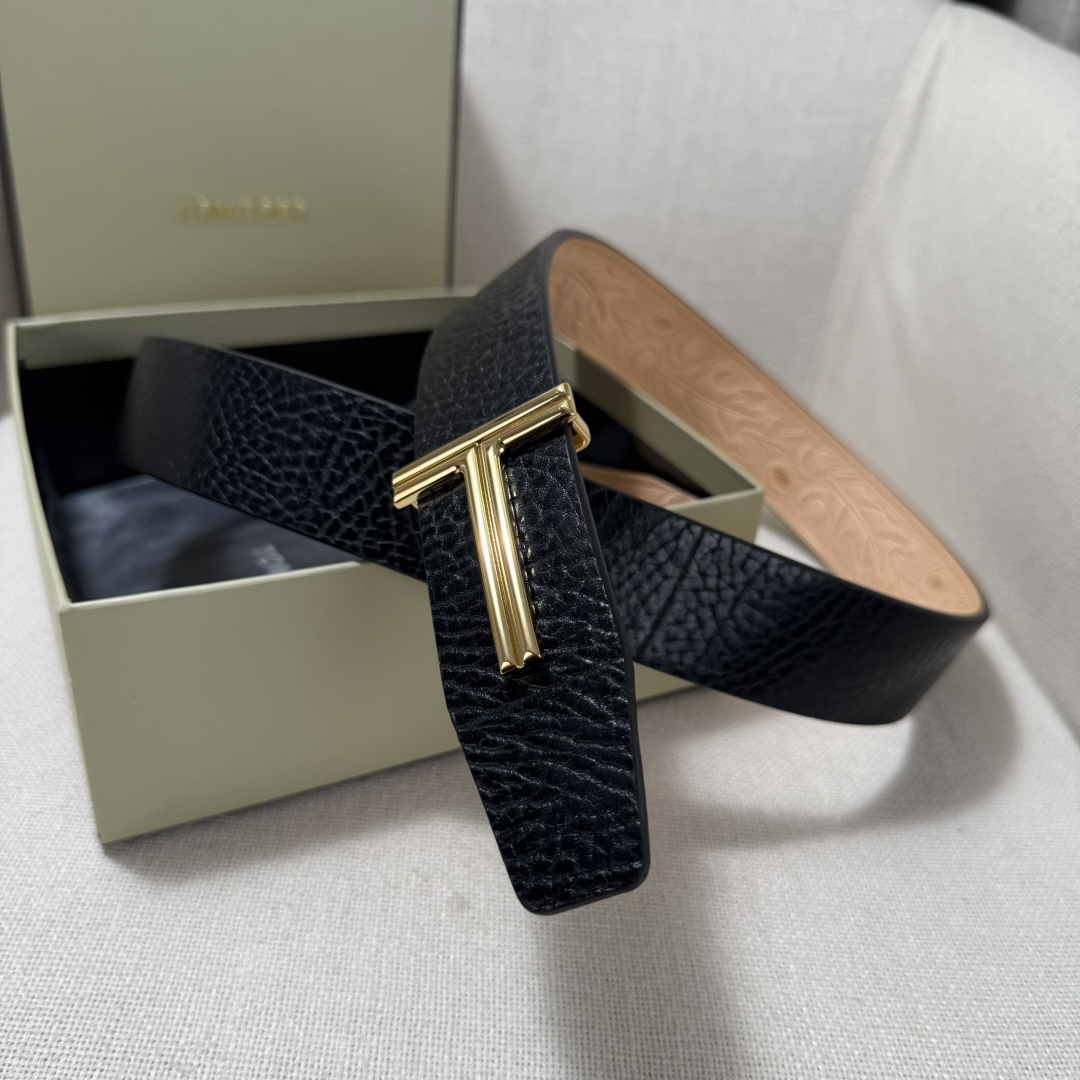 汤姆福特最新网红爆款双面头层牛皮专柜同步3.8宽新款上市了，原版牛皮，搭配铜扣，优雅，大方用的方便。谢谢