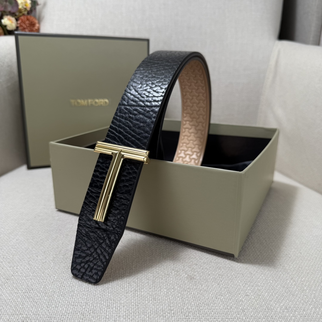 汤姆福特最新网红爆款双面头层牛皮专柜同步3.8宽新款上市了，原版牛皮，搭配铜扣，优雅，大方用的方便。谢谢