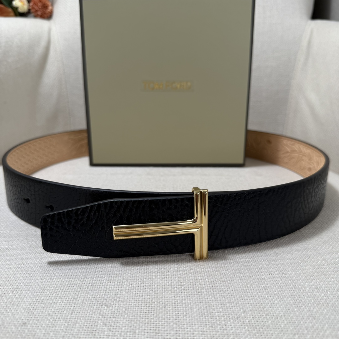 汤姆福特最新网红爆款双面头层牛皮专柜同步3.8宽新款上市了，原版牛皮，搭配铜扣，优雅，大方用的方便。谢谢