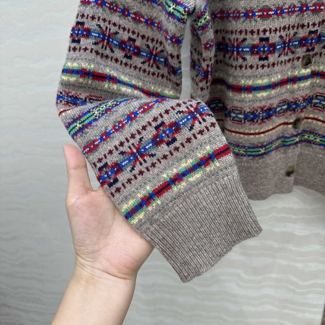 独家首发❤️原单品质❤️RL浓郁美式风，费尔岛嵌花羊毛小翻领外套，满满的北欧度假风🎀定位色彩嵌花图案！拥