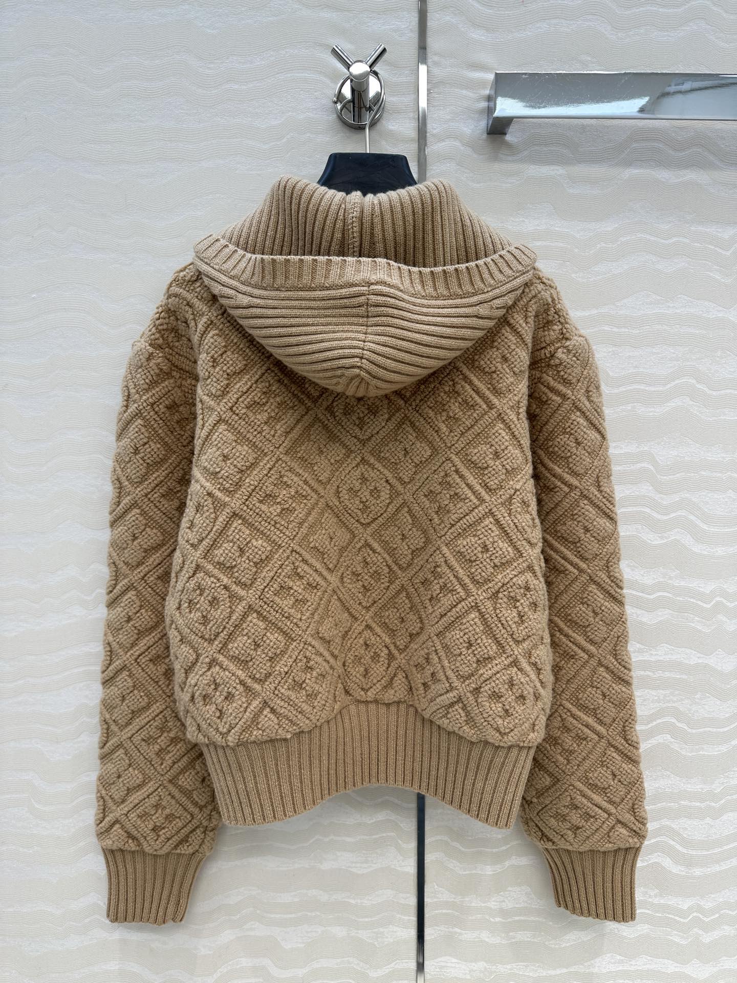 独家首发❤️原单品质💕lou神仙颜值滑雪系列限定新品！超有氛氛围的奶茶色MONOGRAM提花羊绒外套！短