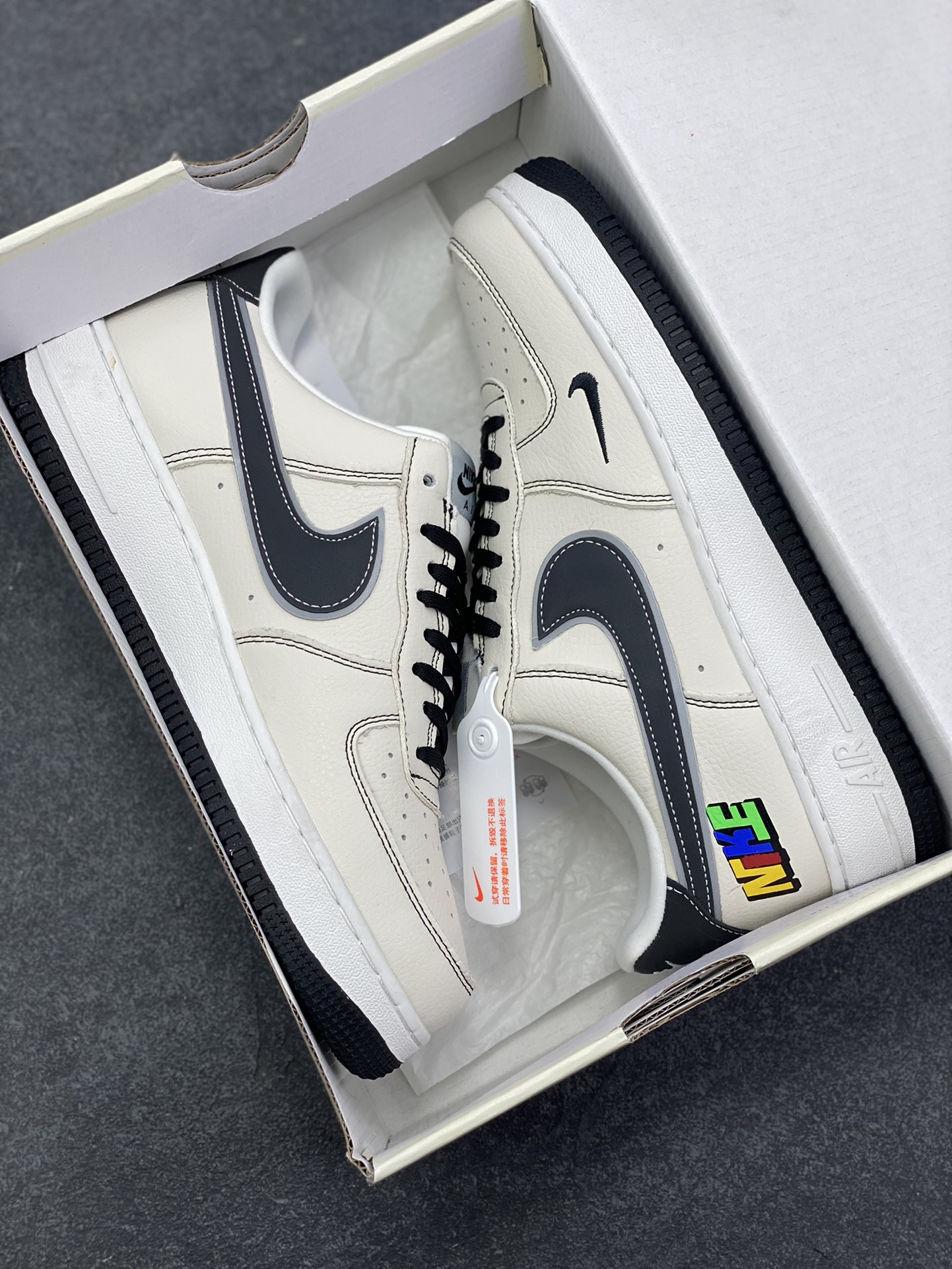 图片[9]-Nike Air Force 1 \’07 Low “NIKE联名——彩标白黑勾”空军一号 高端定制 低帮 运动鞋 休闲鞋 折边针车 工艺难度大 原楦头原纸板 原装鞋盒 定制五金配件 内置全掌气垫 原厂鞋底 货号：XJ9168-003 尺码：36 36.5 37.5 38 38.5 39 40 40.5 41 42 42.5 43 44 44.5 45-选品中心