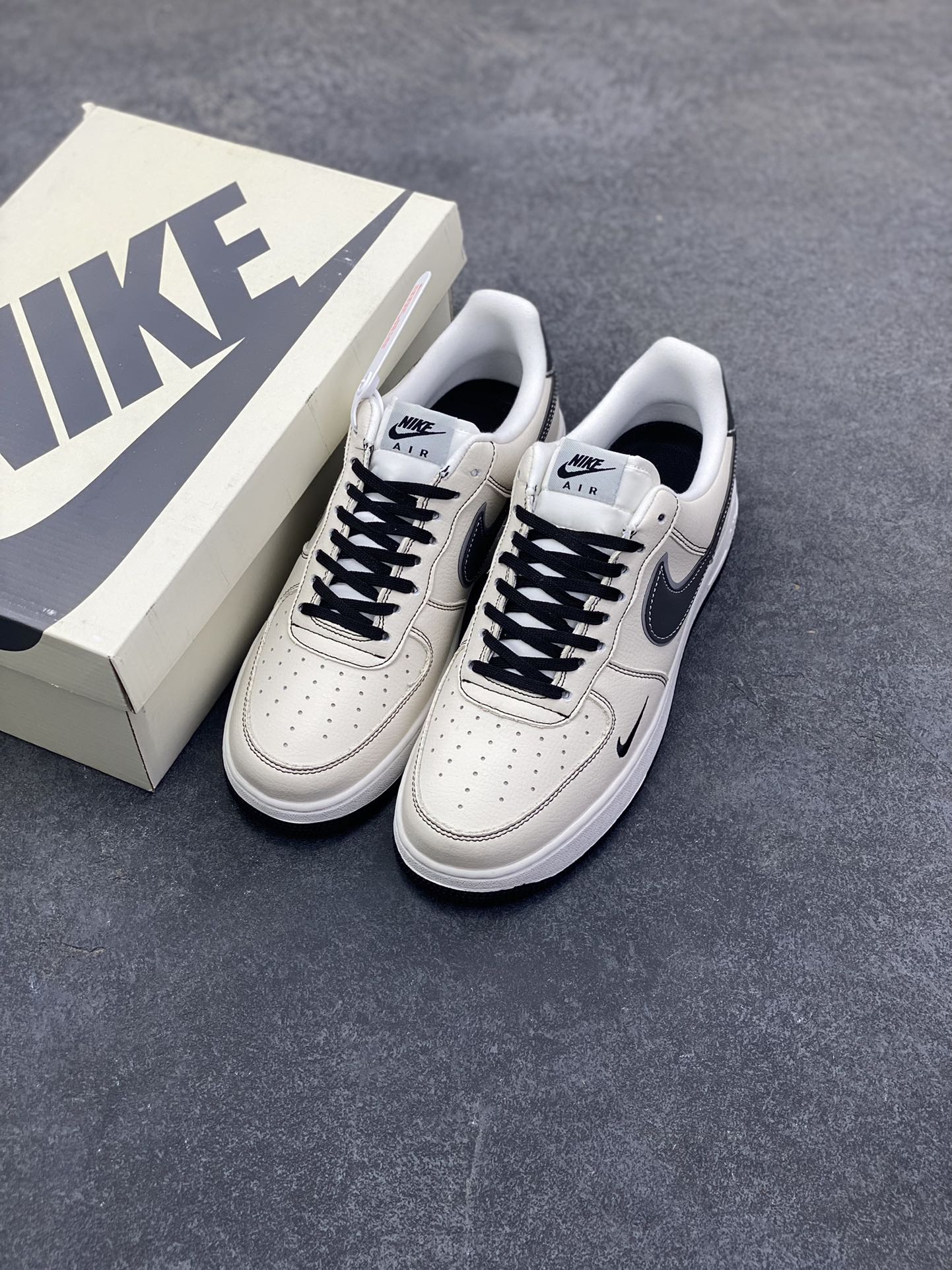 图片[8]-Nike Air Force 1 \’07 Low “NIKE联名——彩标白黑勾”空军一号 高端定制 低帮 运动鞋 休闲鞋 折边针车 工艺难度大 原楦头原纸板 原装鞋盒 定制五金配件 内置全掌气垫 原厂鞋底 货号：XJ9168-003 尺码：36 36.5 37.5 38 38.5 39 40 40.5 41 42 42.5 43 44 44.5 45-选品中心