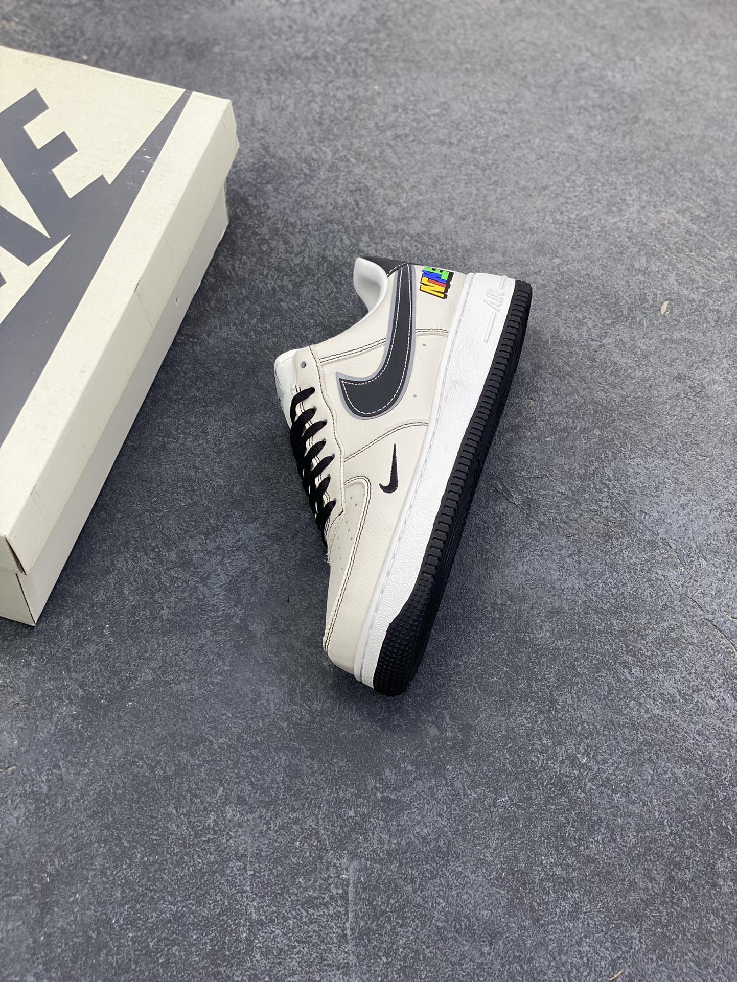 图片[7]-Nike Air Force 1 \’07 Low “NIKE联名——彩标白黑勾”空军一号 高端定制 低帮 运动鞋 休闲鞋 折边针车 工艺难度大 原楦头原纸板 原装鞋盒 定制五金配件 内置全掌气垫 原厂鞋底 货号：XJ9168-003 尺码：36 36.5 37.5 38 38.5 39 40 40.5 41 42 42.5 43 44 44.5 45-选品中心