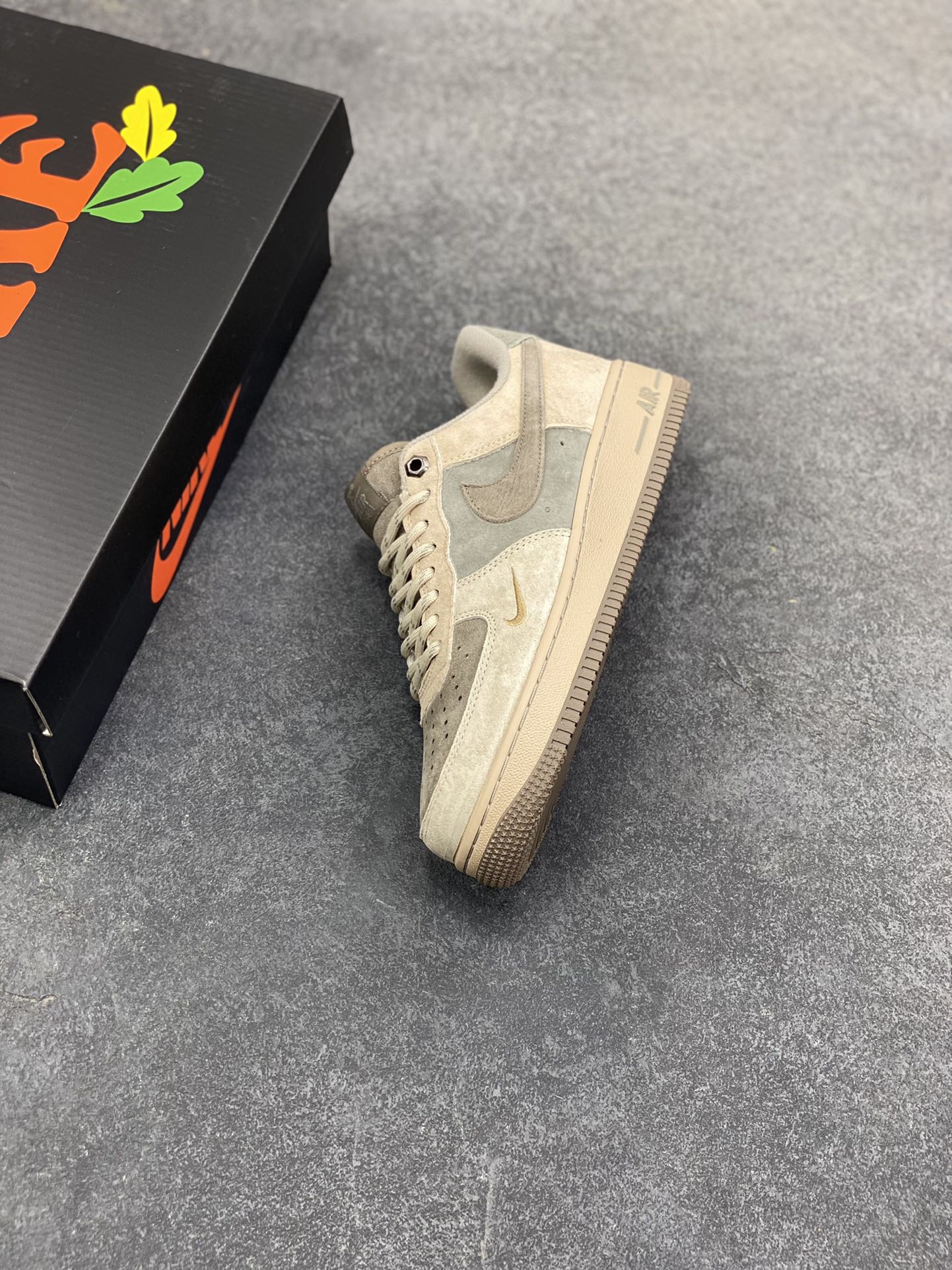 图片[7]-Nike Air Force 1 \’07 Low “头层猪八拼接” 空军一号 高端定制 低帮 运动鞋 休闲鞋 折边针车 工艺难度大 原楦头原纸板 原装鞋盒 定制五金配件 内置全掌气垫 原厂鞋底 货号：DY9867-007 尺码：36 36.5 37.5 38 38.5 39 40 40.5 41 42 42.5 43 44 44.5 45-选品中心