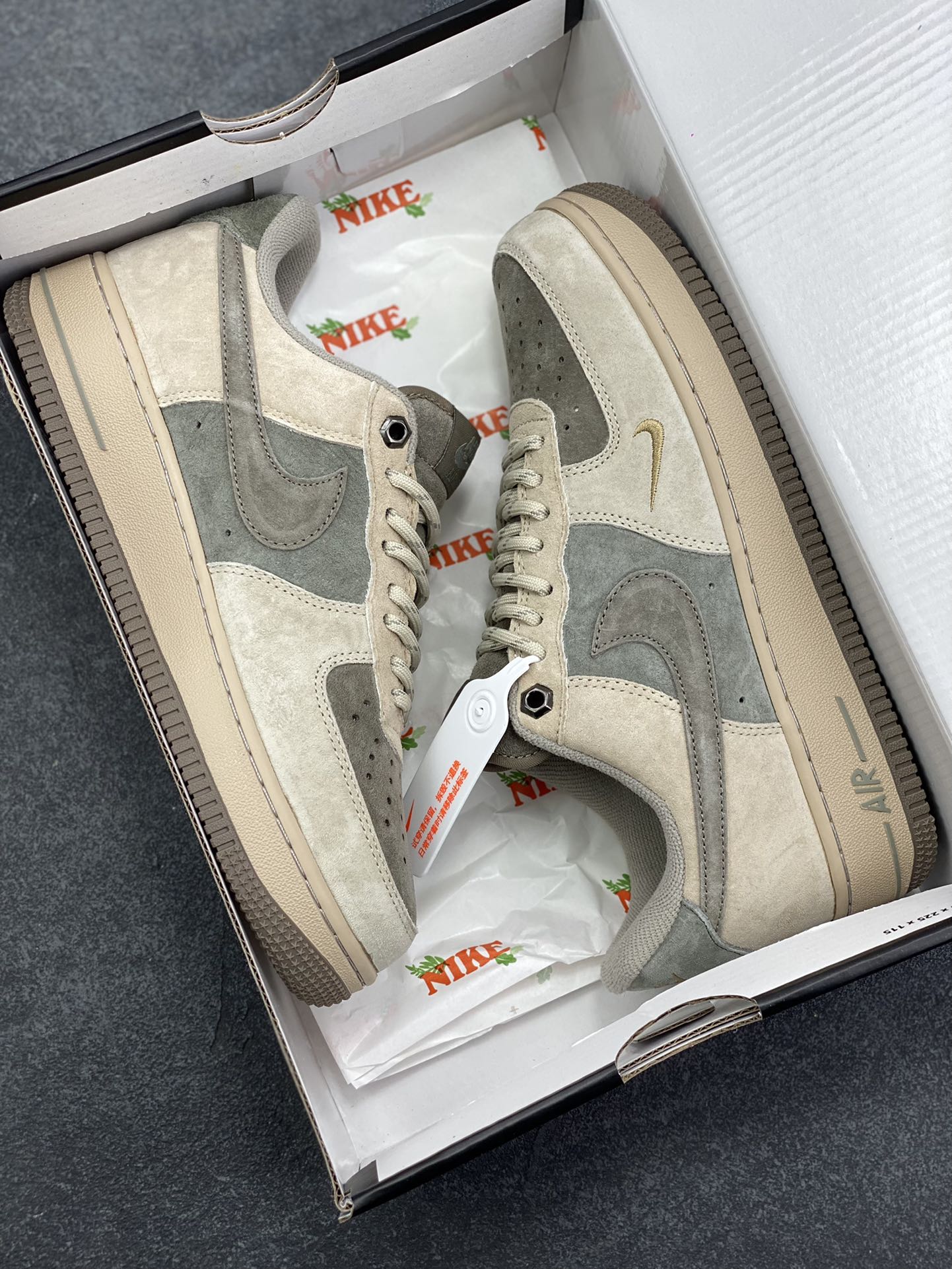 图片[9]-Nike Air Force 1 \’07 Low “头层猪八拼接” 空军一号 高端定制 低帮 运动鞋 休闲鞋 折边针车 工艺难度大 原楦头原纸板 原装鞋盒 定制五金配件 内置全掌气垫 原厂鞋底 货号：DY9867-007 尺码：36 36.5 37.5 38 38.5 39 40 40.5 41 42 42.5 43 44 44.5 45-选品中心