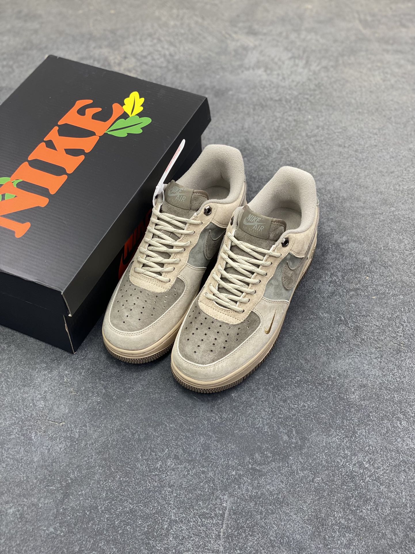 图片[8]-Nike Air Force 1 \’07 Low “头层猪八拼接” 空军一号 高端定制 低帮 运动鞋 休闲鞋 折边针车 工艺难度大 原楦头原纸板 原装鞋盒 定制五金配件 内置全掌气垫 原厂鞋底 货号：DY9867-007 尺码：36 36.5 37.5 38 38.5 39 40 40.5 41 42 42.5 43 44 44.5 45-选品中心