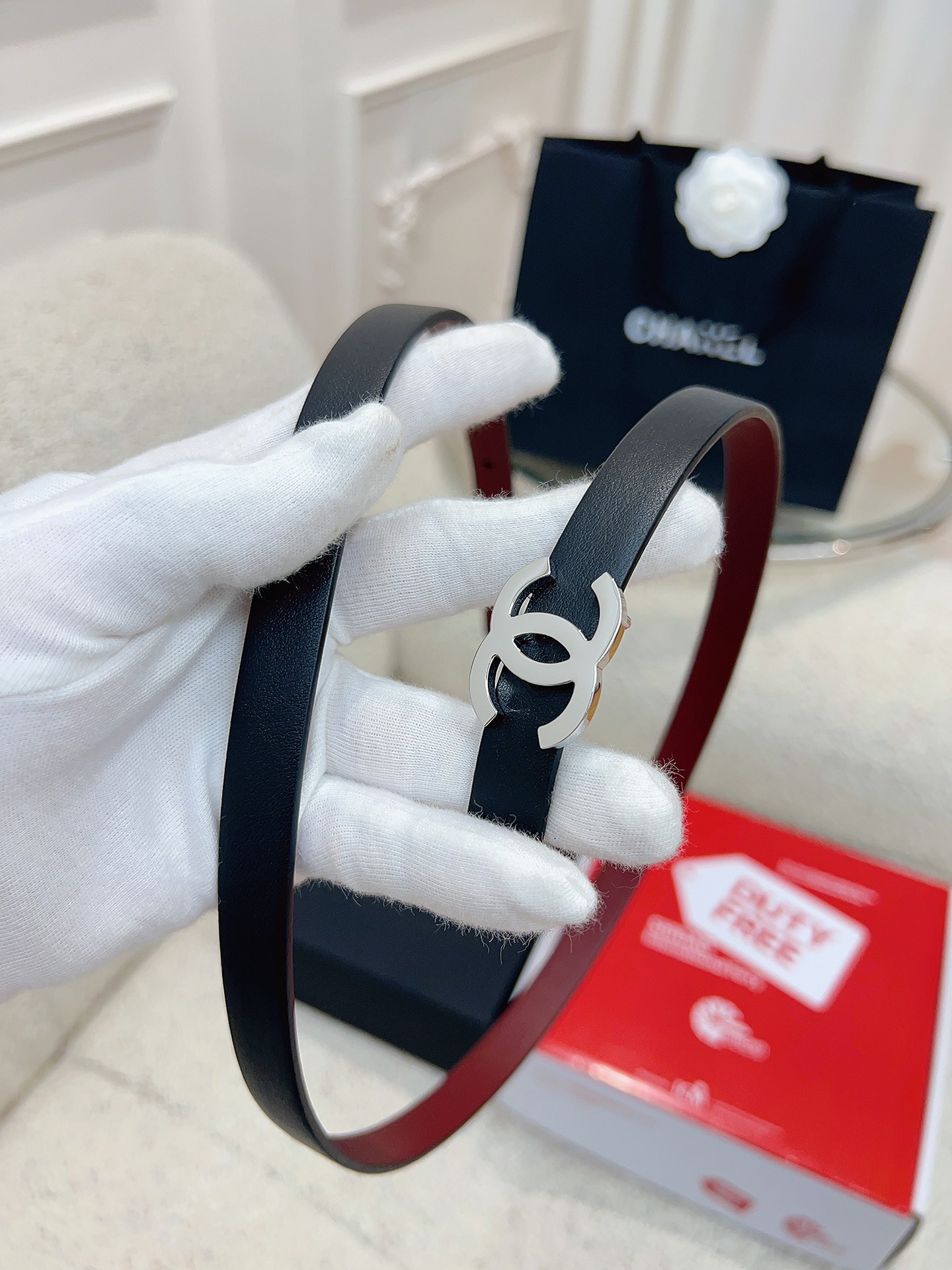 *进口原单货品！！\n奢饰品腰带，专柜定制系，日常离不开的腰带，超级喜欢这款万能搭配腰带，真的不单单是腰带，日常穿搭装饰更加精致，手感超好❕专柜同步！宽度1.5cm双面用