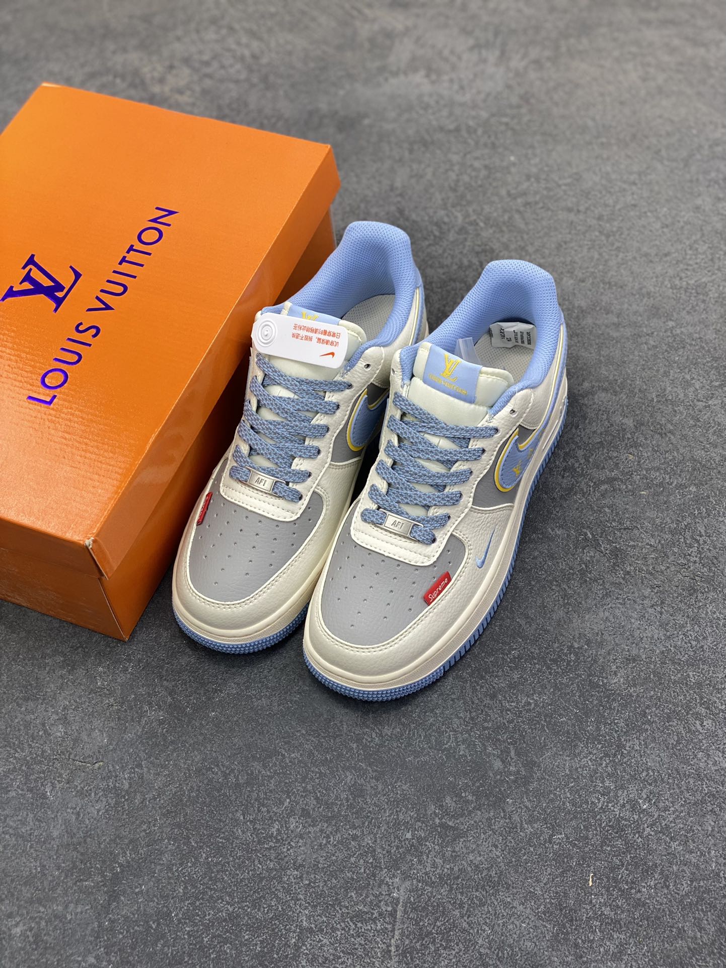图片[8]-NIke Air Force 1 \’07 Low “LV，supreme联名——白蓝色”空军一号 低帮 运动鞋 休闲鞋 折边针车 工艺难度大 原楦头原纸板 原装鞋盒 定制五金配件 内置全掌气垫 原厂鞋底 货号：ZY1618-008 尺码：36 36.5 37.5 38 38.5 39 40 40.5 41 42 42.5 43 44 44.5 45-选品中心