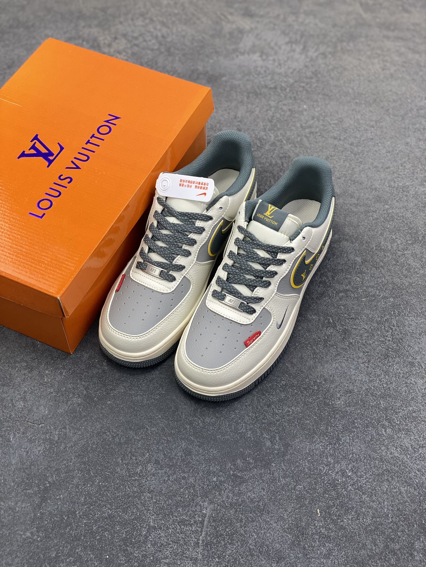 图片[8]-NIke Air Force 1 \’07 Low “LV，supreme联名——白灰色”空军一号 低帮 运动鞋 休闲鞋 折边针车 工艺难度大 原楦头原纸板 原装鞋盒 定制五金配件 内置全掌气垫 原厂鞋底 货号：ZY1618-007 尺码：36 36.5 37.5 38 38.5 39 40 40.5 41 42 42.5 43 44 44.5 45-选品中心