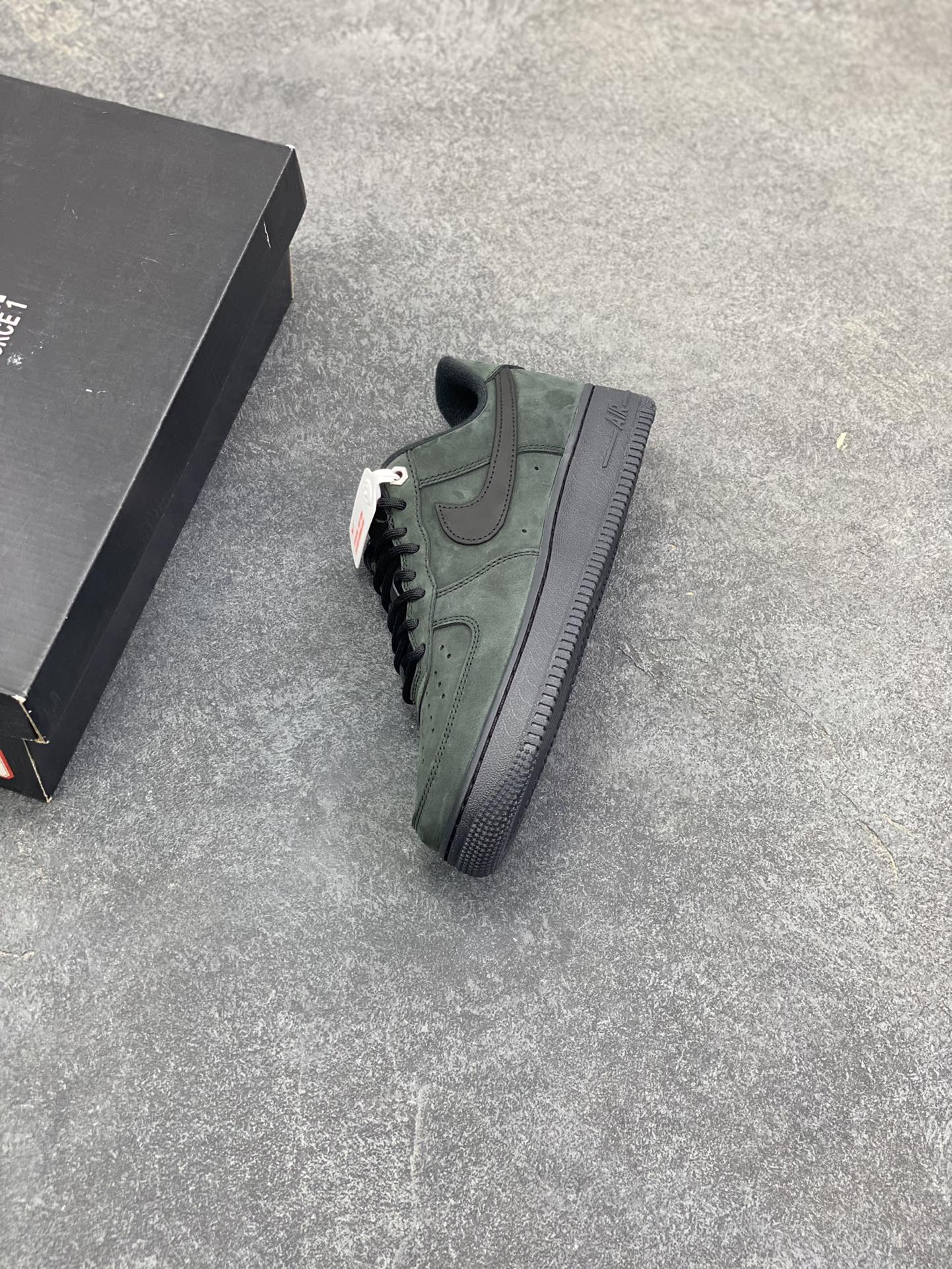 图片[7]-HY版本💯 Nike Air Force 1 Low 墨绿黑 空军一号低帮运动休闲板鞋 原楦头原纸板 打造纯正空军版型 专注外贸渠道 全掌内置蜂窝气垫 原盒配件 原厂中底钢印、拉帮完美 货号：CJ9179-001 尺码：36 36.5 37.5 38 38.5 39 40 40.5 41 42 42.5 43 44 44.5 45 46-选品中心