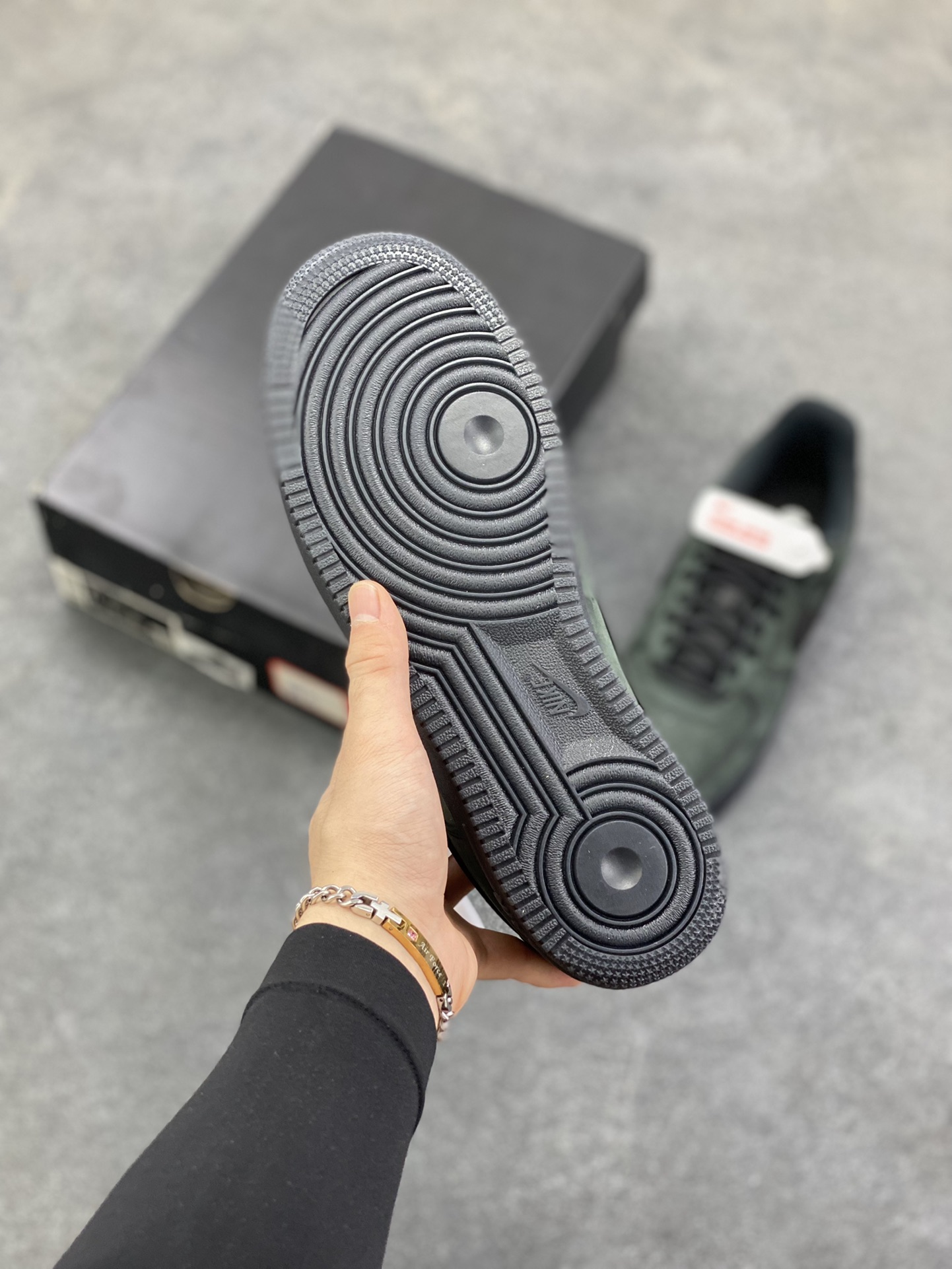 图片[5]-HY版本💯 Nike Air Force 1 Low 墨绿黑 空军一号低帮运动休闲板鞋 原楦头原纸板 打造纯正空军版型 专注外贸渠道 全掌内置蜂窝气垫 原盒配件 原厂中底钢印、拉帮完美 货号：CJ9179-001 尺码：36 36.5 37.5 38 38.5 39 40 40.5 41 42 42.5 43 44 44.5 45 46-选品中心