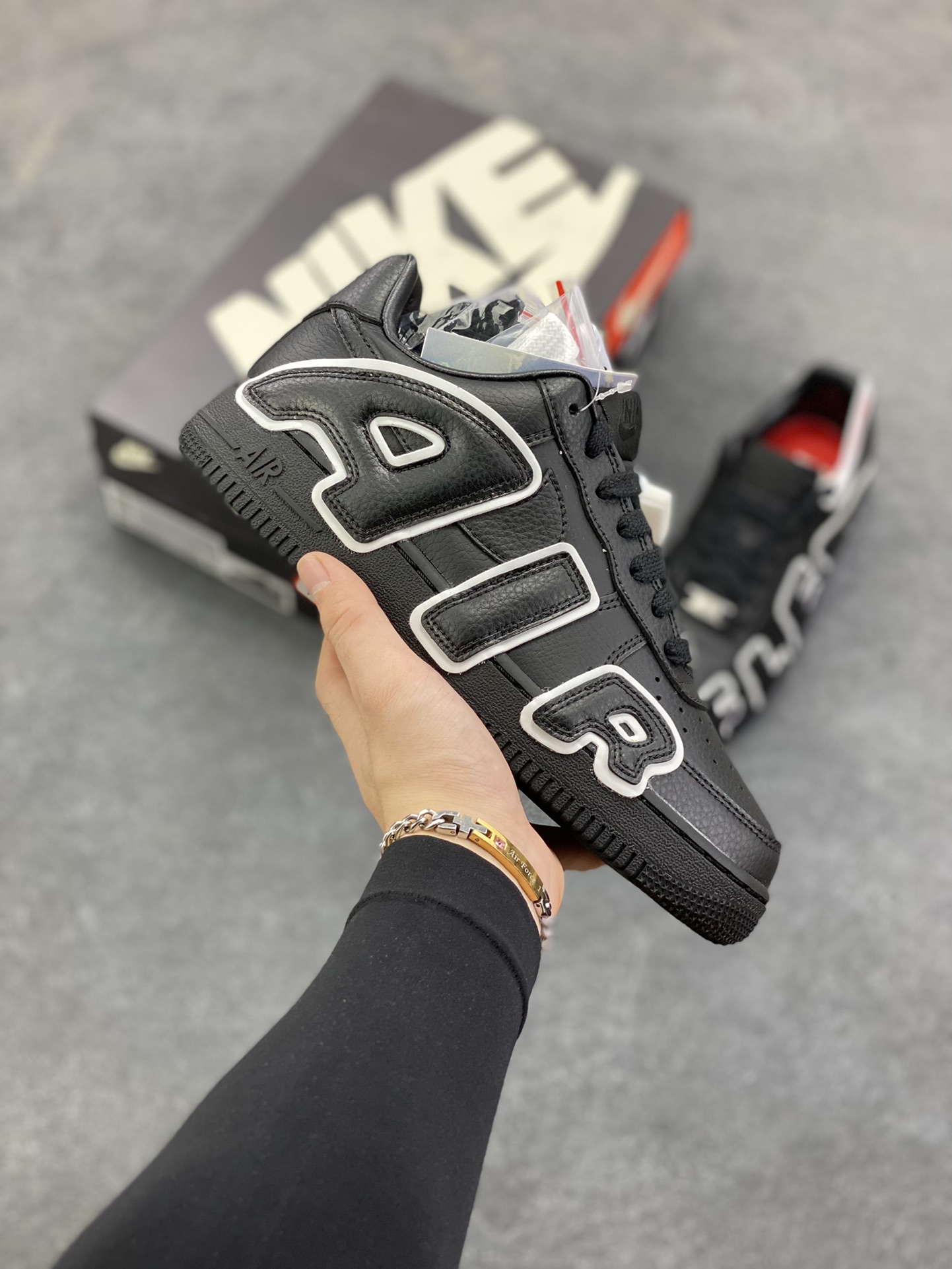 HY版本💯 Nike Air Force 1 Low CPFM联名黑 空军一号低帮运动休闲板鞋 原楦头原纸板 打造纯正空军版型 专注外贸渠道 全掌内置蜂窝气垫 原盒配件 原厂中底钢印、拉帮完美 货号：HJ8463-001 尺码：36 36.5 37.5 38 38.5 39 40 40.5 41 42 42.5 43 44 44.5 45 46-选品中心