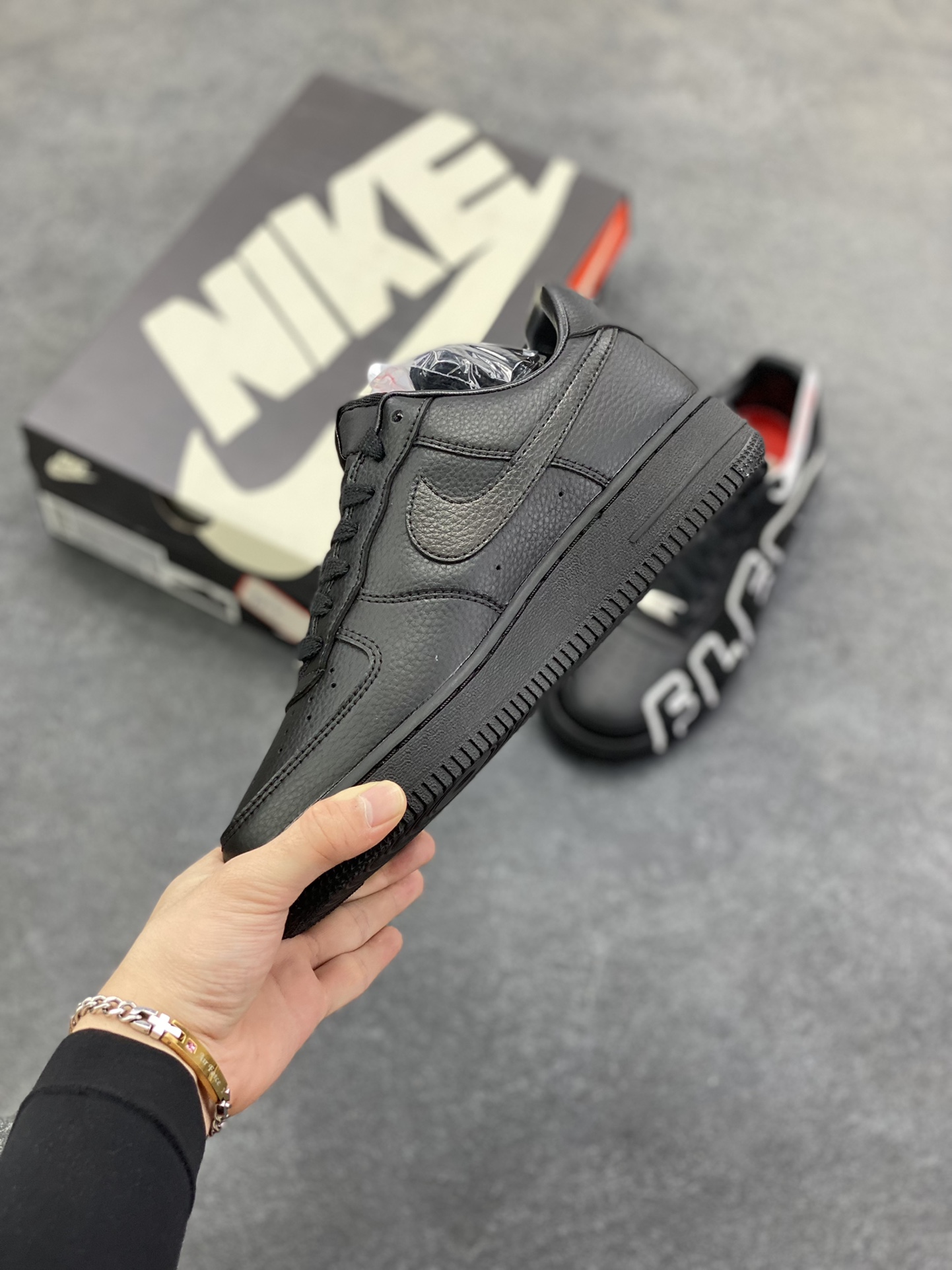 图片[3]-HY版本💯 Nike Air Force 1 Low CPFM联名黑 空军一号低帮运动休闲板鞋 原楦头原纸板 打造纯正空军版型 专注外贸渠道 全掌内置蜂窝气垫 原盒配件 原厂中底钢印、拉帮完美 货号：HJ8463-001 尺码：36 36.5 37.5 38 38.5 39 40 40.5 41 42 42.5 43 44 44.5 45 46-选品中心