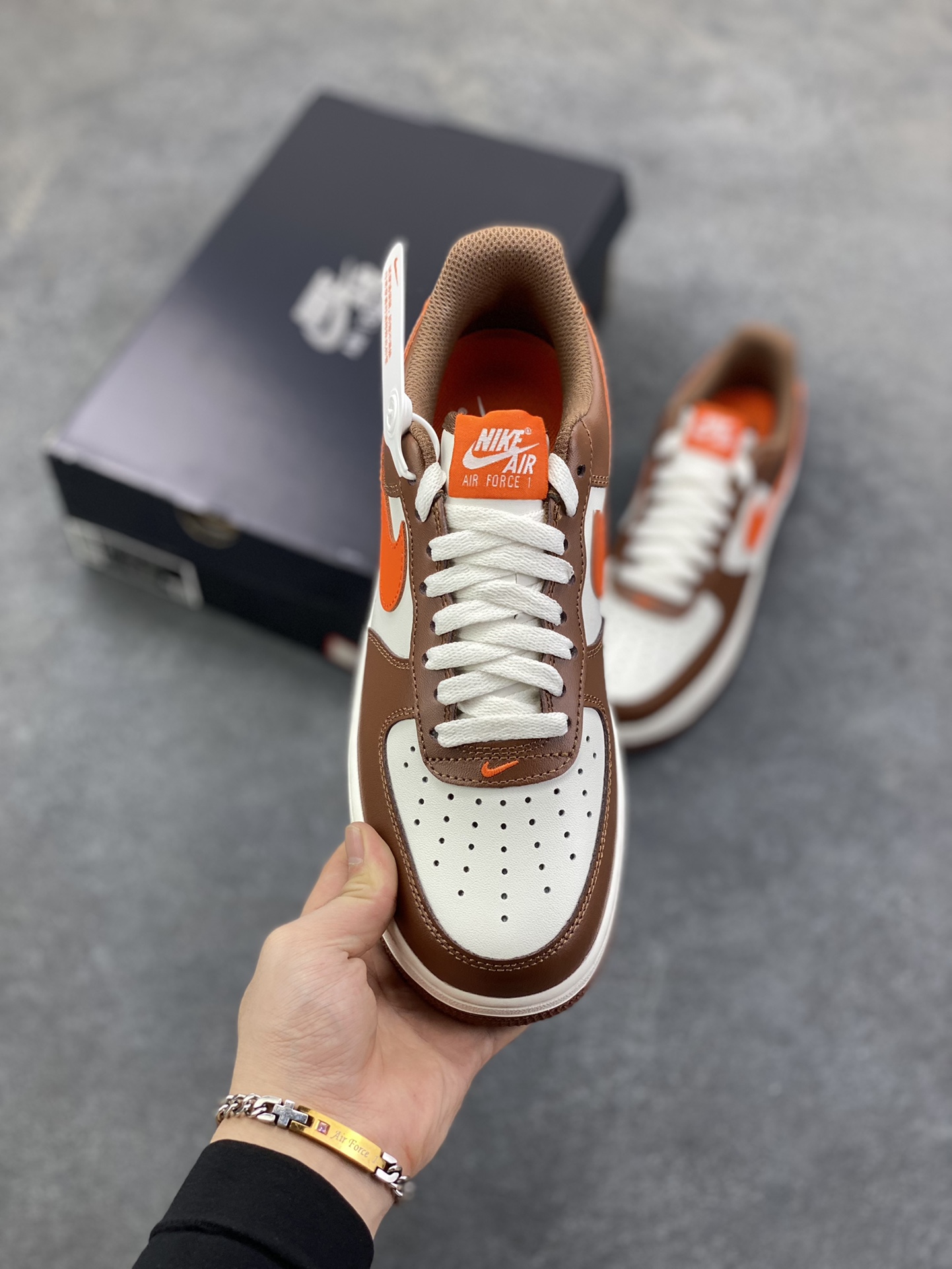 图片[2]-Nike Air Force 1 Low 白棕 空军一号低帮运动休闲板鞋 原楦头原纸板 打造纯正空军版型 专注外贸渠道 全掌内置蜂窝气垫 原盒配件 原厂中底钢印、拉帮完美 货号：ID7545-221 尺码：35.5 36 36.5 37.5 38 38.5 39 40 40.5 41 42 42.5 43 44 44.5 45-选品中心