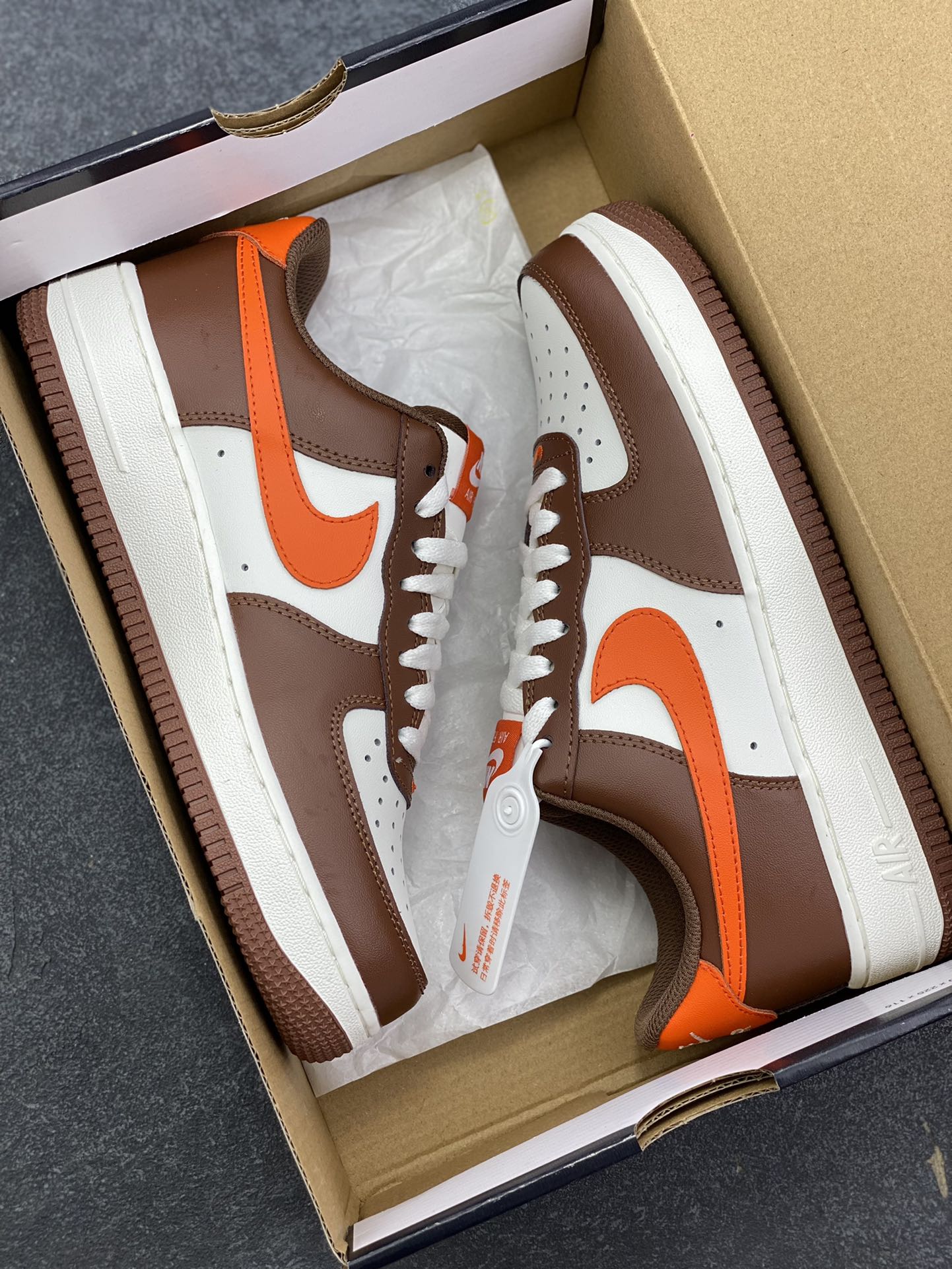 图片[9]-Nike Air Force 1 Low 白棕 空军一号低帮运动休闲板鞋 原楦头原纸板 打造纯正空军版型 专注外贸渠道 全掌内置蜂窝气垫 原盒配件 原厂中底钢印、拉帮完美 货号：ID7545-221 尺码：35.5 36 36.5 37.5 38 38.5 39 40 40.5 41 42 42.5 43 44 44.5 45-选品中心