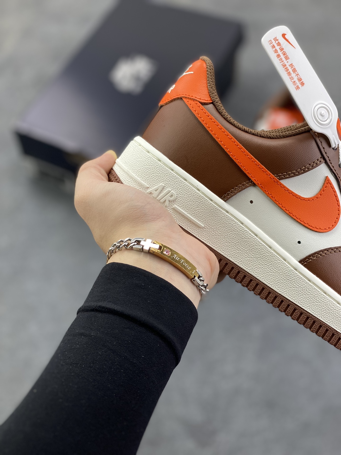 图片[6]-Nike Air Force 1 Low 白棕 空军一号低帮运动休闲板鞋 原楦头原纸板 打造纯正空军版型 专注外贸渠道 全掌内置蜂窝气垫 原盒配件 原厂中底钢印、拉帮完美 货号：ID7545-221 尺码：35.5 36 36.5 37.5 38 38.5 39 40 40.5 41 42 42.5 43 44 44.5 45-选品中心