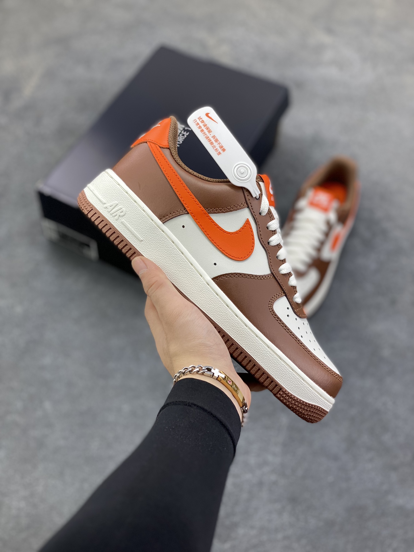 Nike Air Force 1 Low 白棕 空军一号低帮运动休闲板鞋 原楦头原纸板 打造纯正空军版型 专注外贸渠道 全掌内置蜂窝气垫 原盒配件 原厂中底钢印、拉帮完美 货号：ID7545-221 尺码：35.5 36 36.5 37.5 38 38.5 39 40 40.5 41 42 42.5 43 44 44.5 45-选品中心