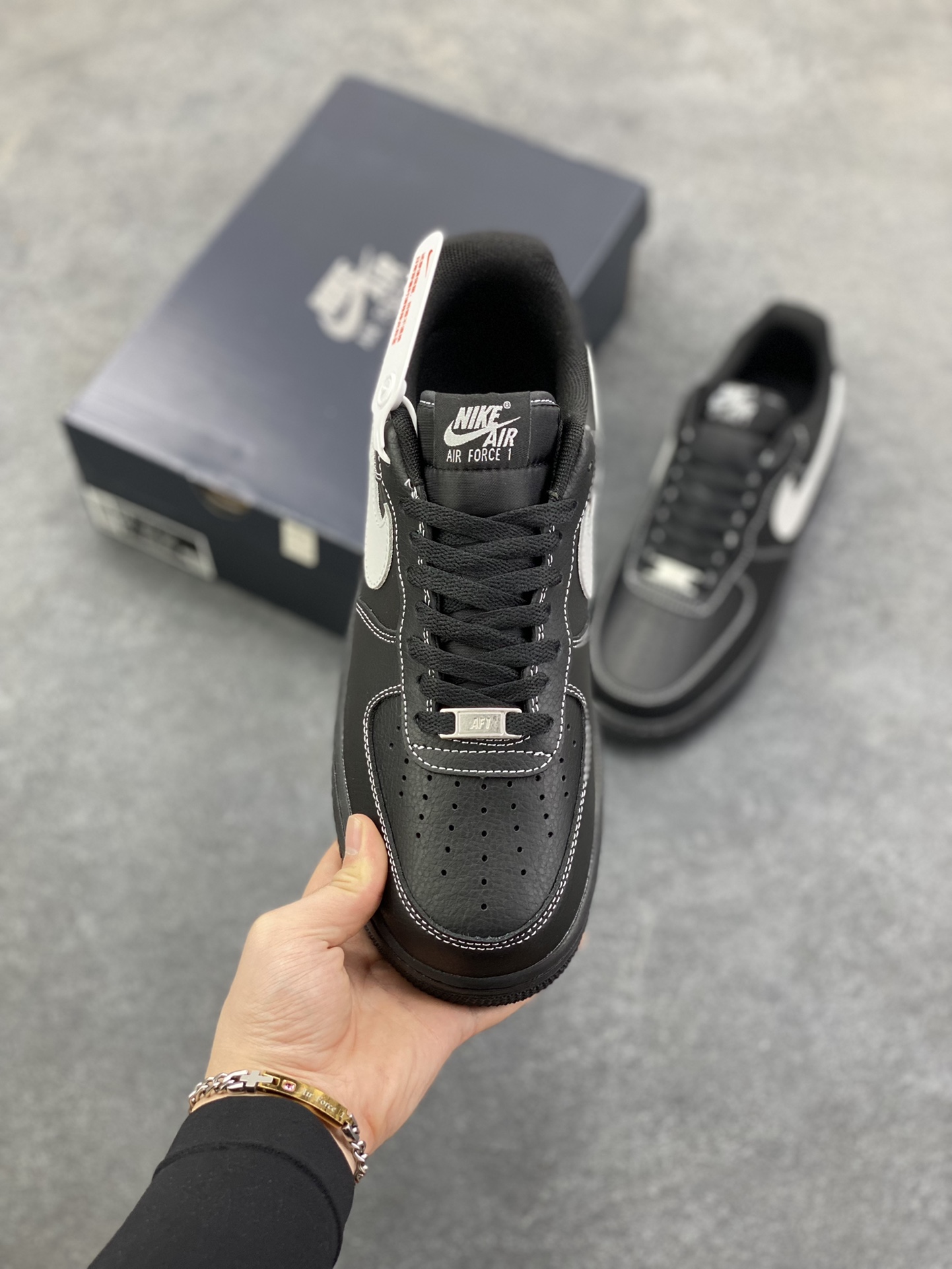 图片[2]-Nike Air Force 1 Low 黑灰 原楦头原纸板 打造纯正空军版型 专注外贸渠道 全掌内置蜂窝气垫 原盒配件 原厂中底钢印、拉帮完美 货号：HQ2037-006 尺码：36 36.5 37.5 38 38.5 39 40 40.5 41 42 42.5 43 44 44.5 45-选品中心
