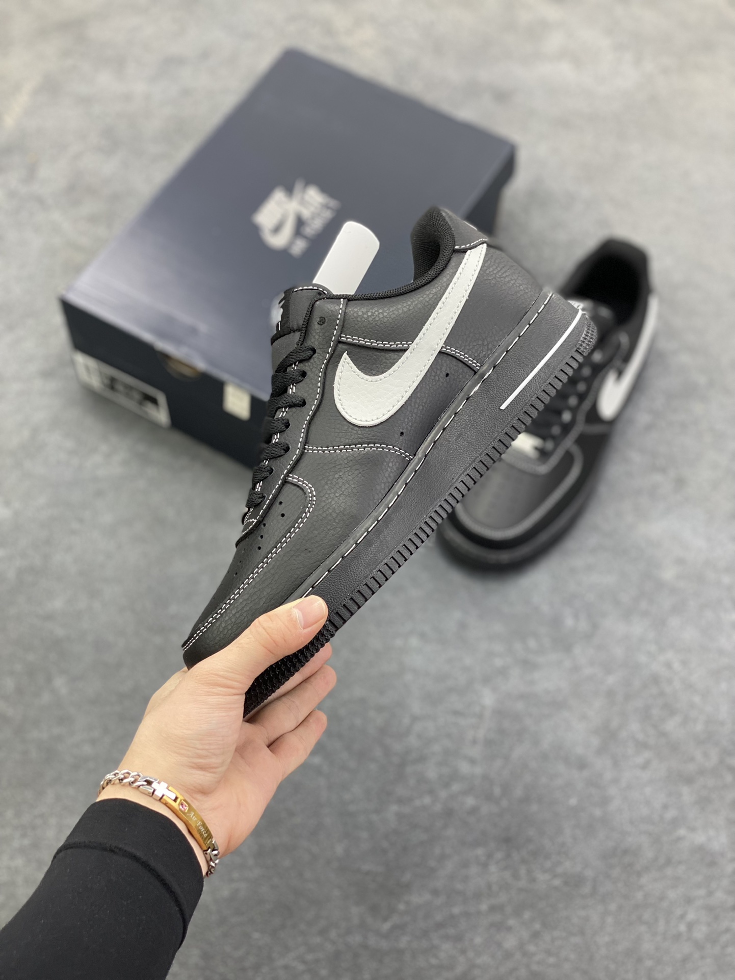 图片[3]-Nike Air Force 1 Low 黑灰 原楦头原纸板 打造纯正空军版型 专注外贸渠道 全掌内置蜂窝气垫 原盒配件 原厂中底钢印、拉帮完美 货号：HQ2037-006 尺码：36 36.5 37.5 38 38.5 39 40 40.5 41 42 42.5 43 44 44.5 45-选品中心