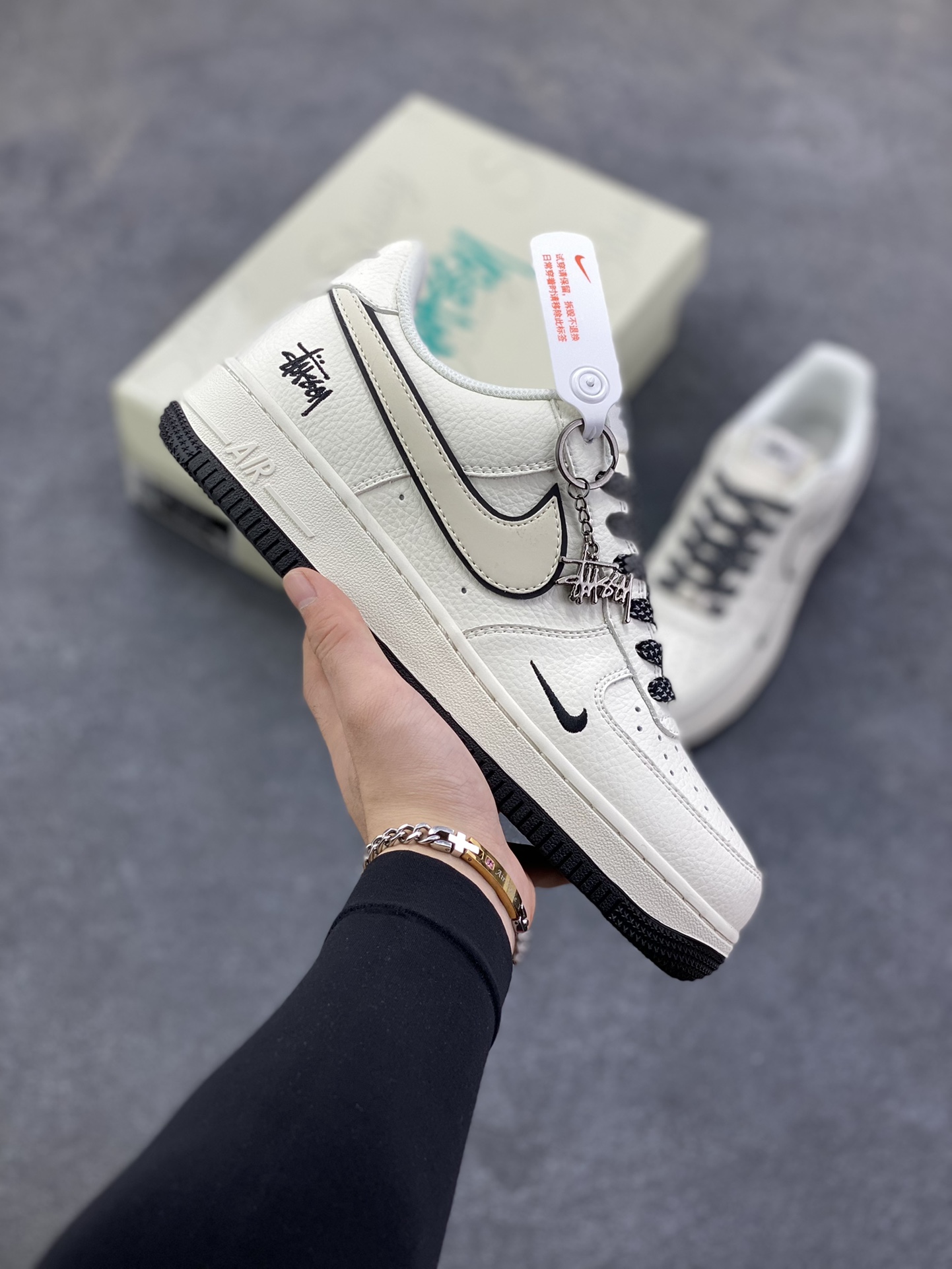 NIke Air Force 1 \'07 Low “斯图西联名——米黑底”空军一号 低帮 运动鞋 休闲鞋 折边针车 工艺难度大 原楦头原纸板 原装鞋盒 定制五金配件 内置全掌气垫 原厂鞋底 货号：CS5288-046 尺码：36 36.5 37.5 38 38.5 39 40 40.5 41 42 42.5 43 44 44.5 45-选品中心